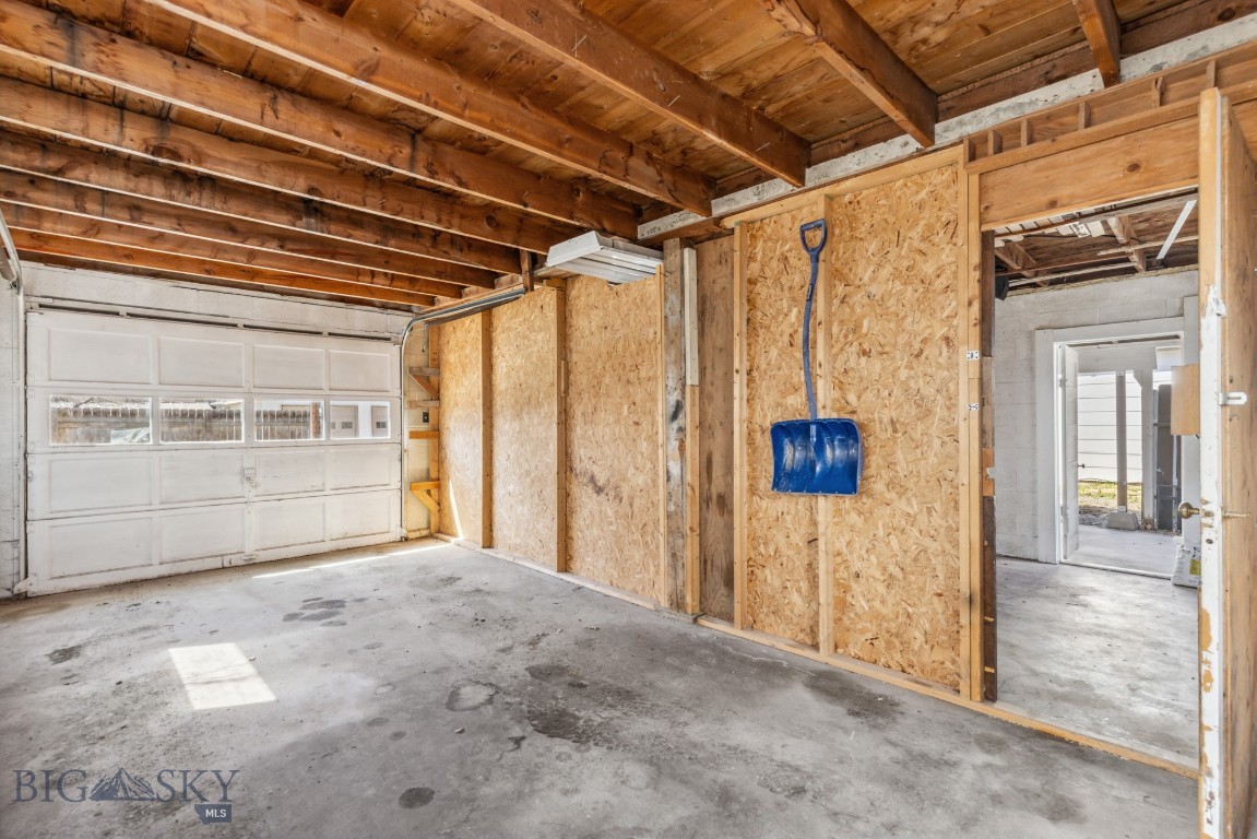 214 4th Avenue E