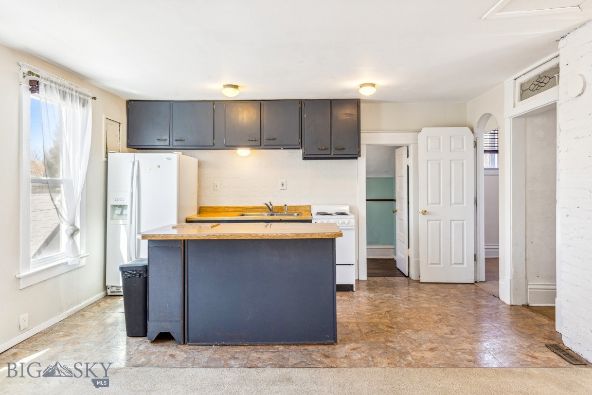 214 4th Avenue E