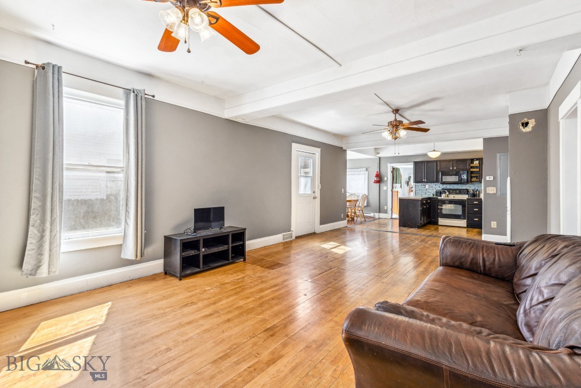 214 4th Avenue E