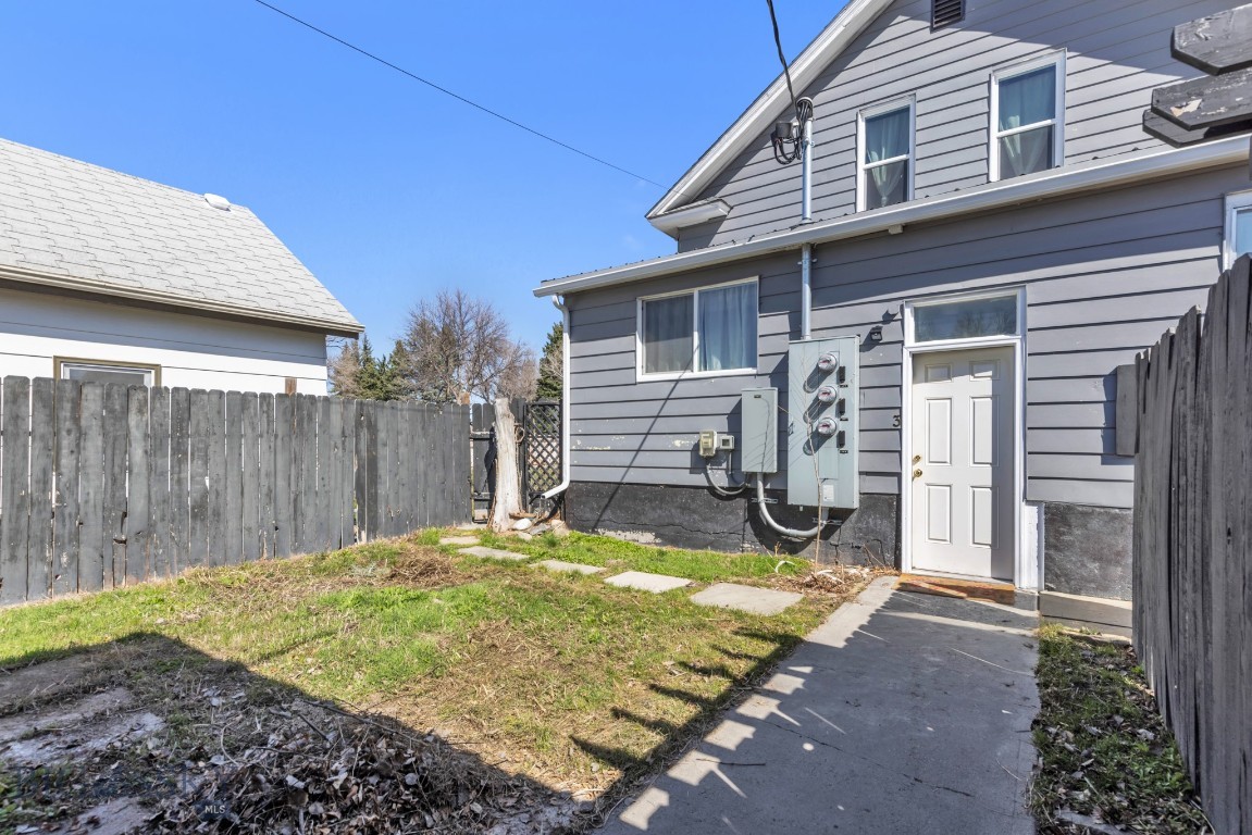 214 4th Avenue E