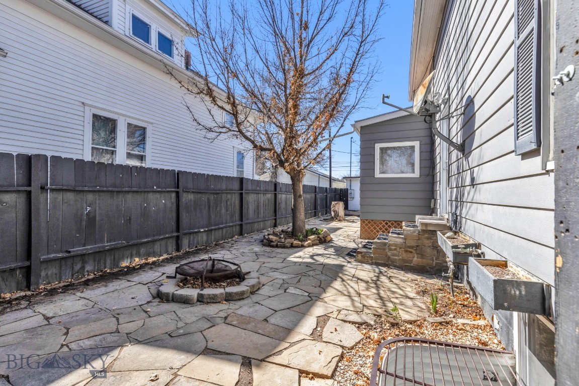 214 4th Avenue E