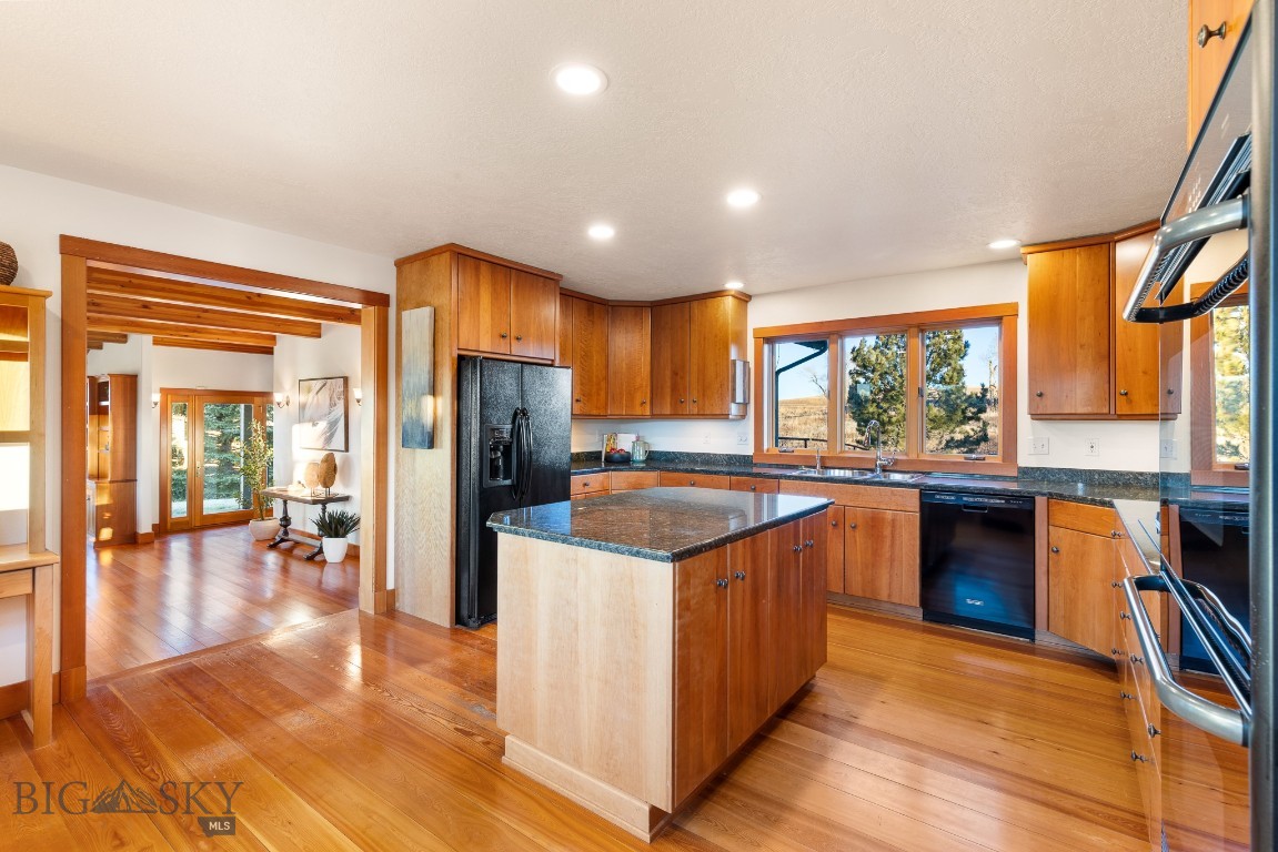 855 Deer Path