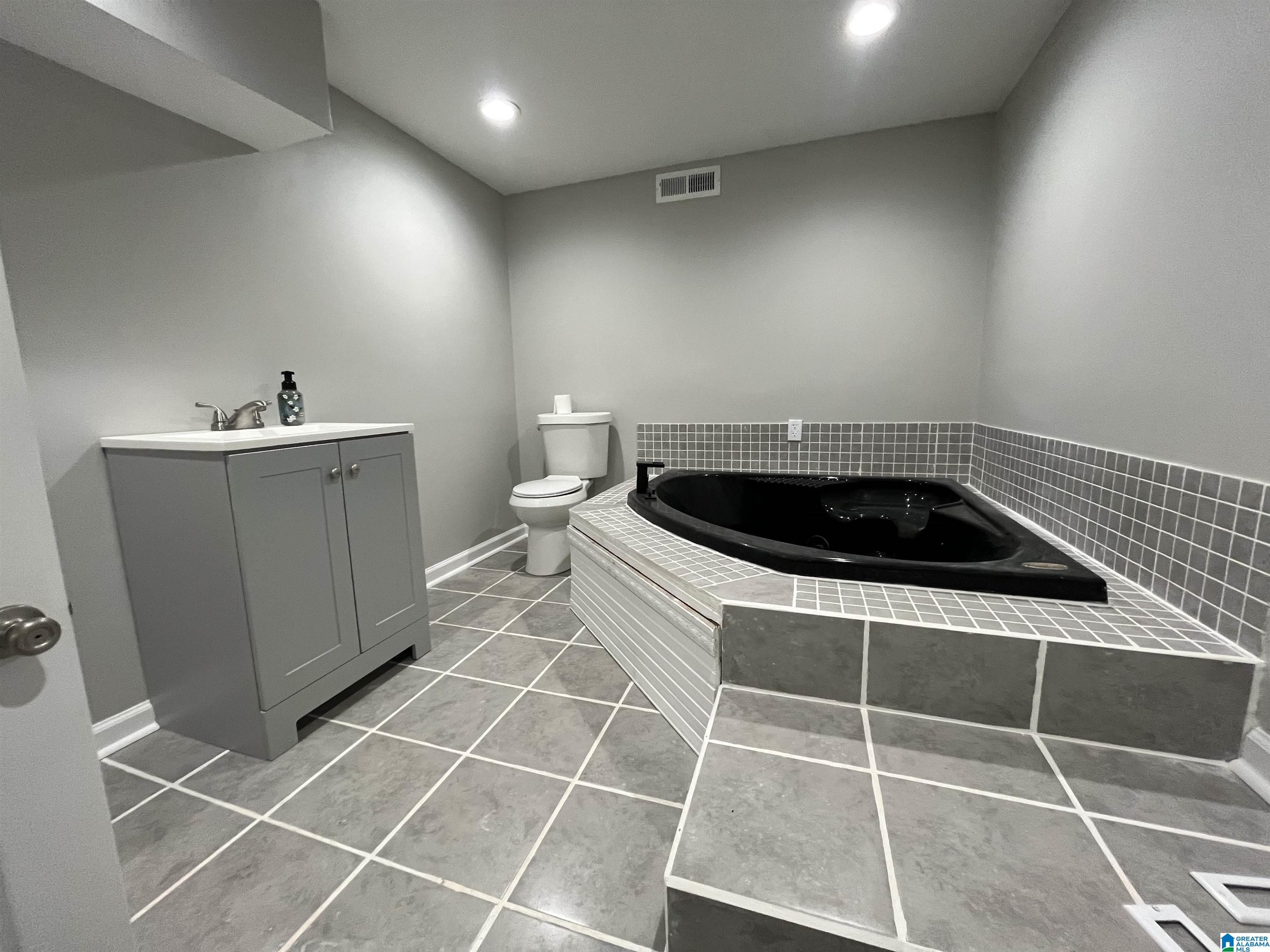 1829 PEBBLE LAKE DRIVE