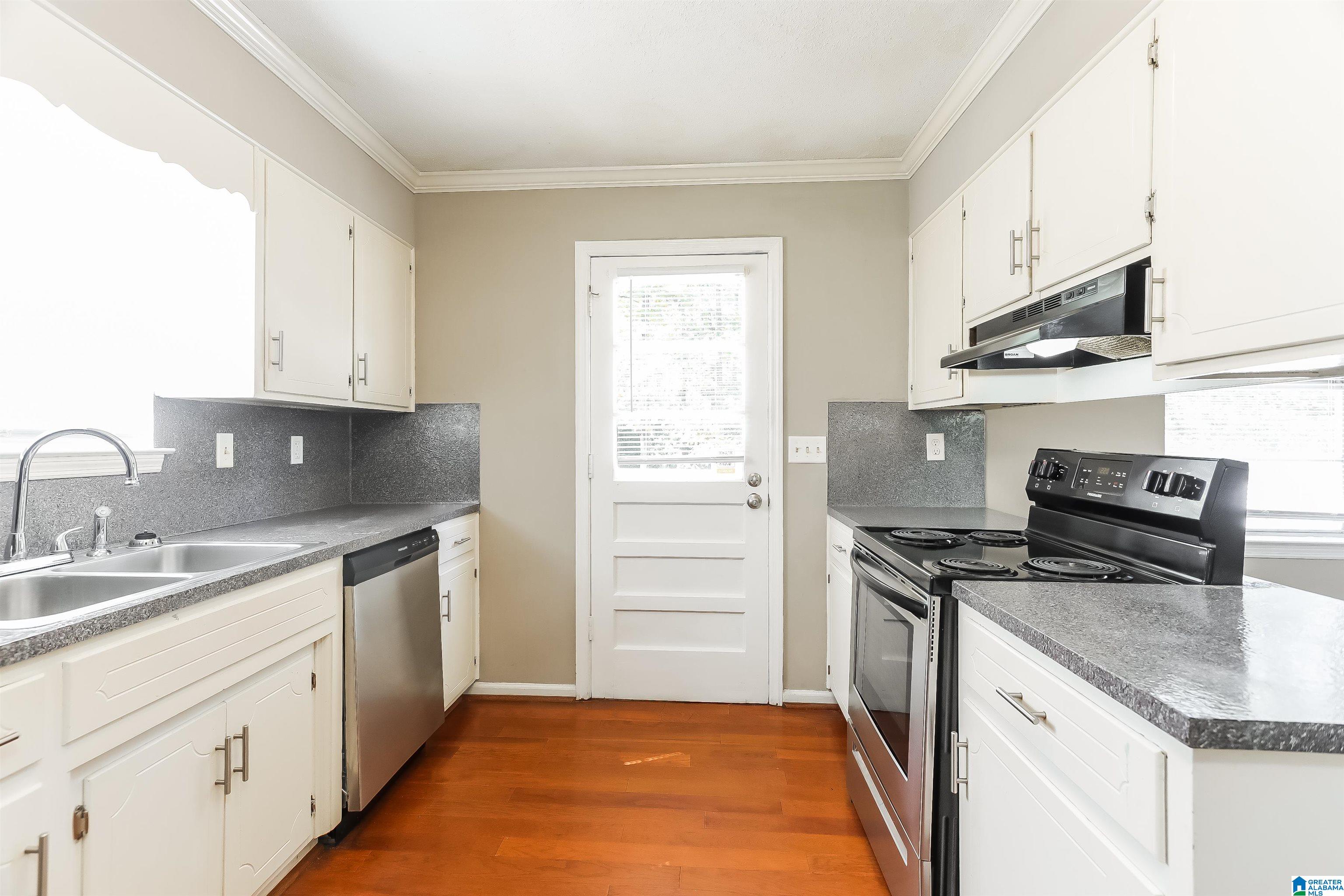 2048 WHITE POST ROAD