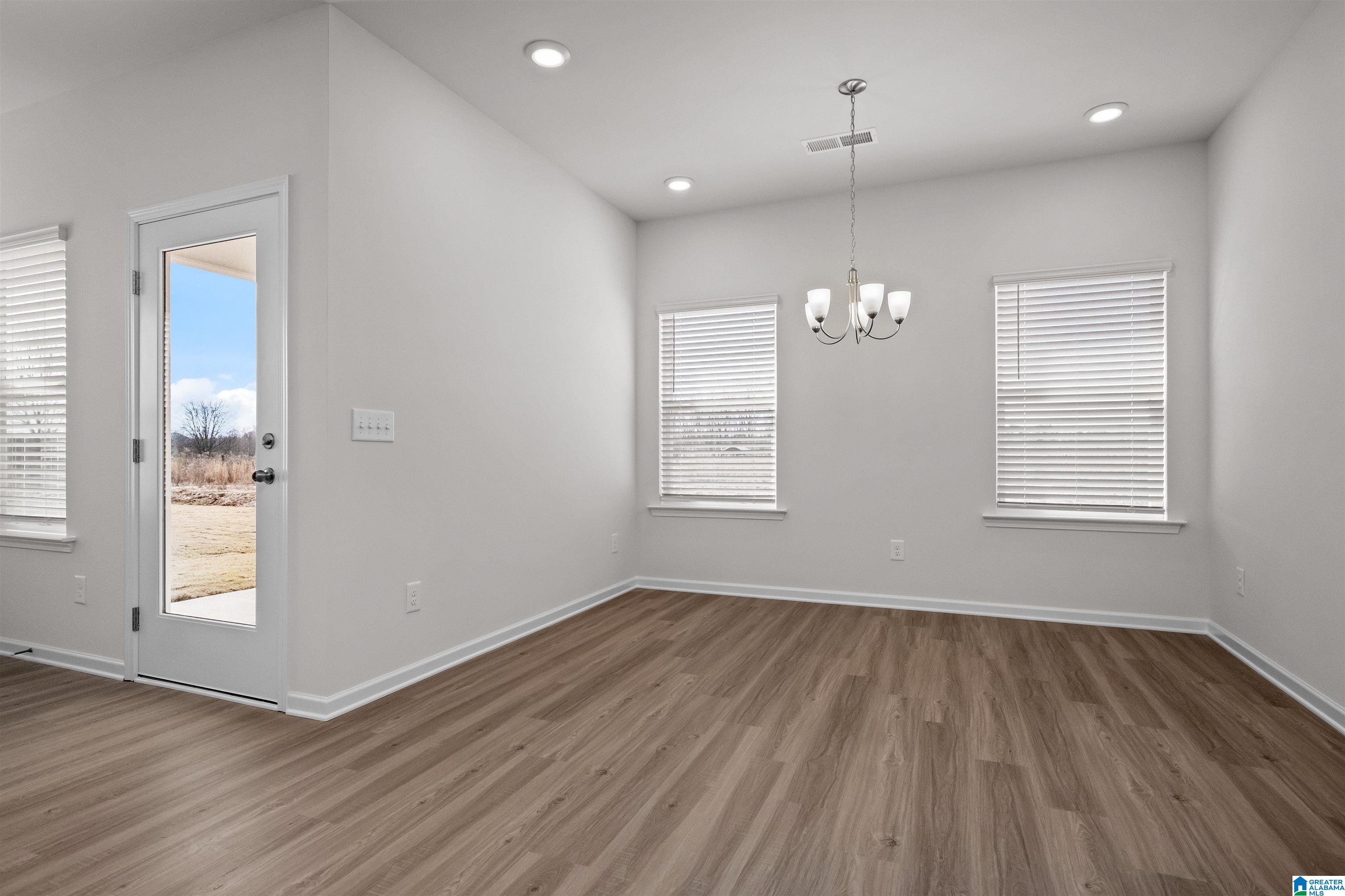 1025 SANIE CIRCLE