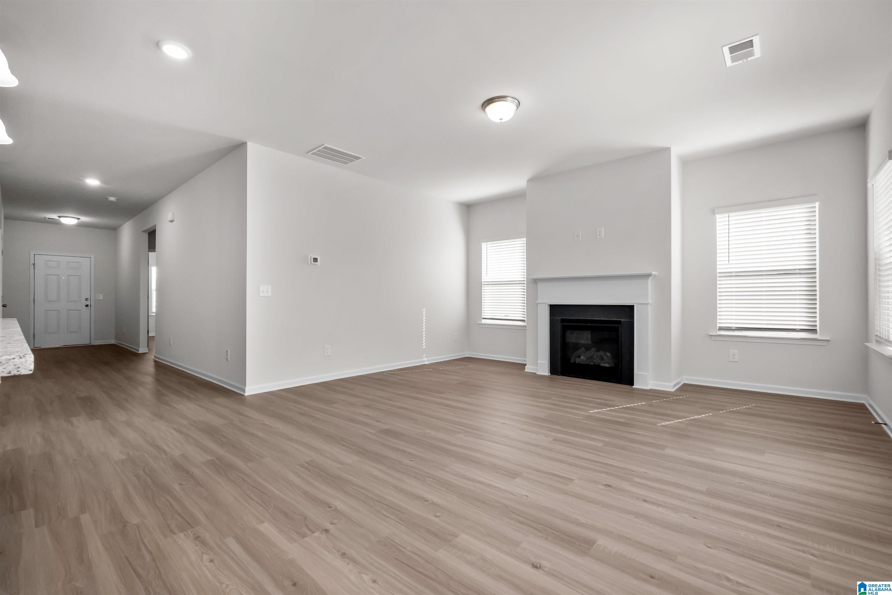 1025 SANIE CIRCLE
