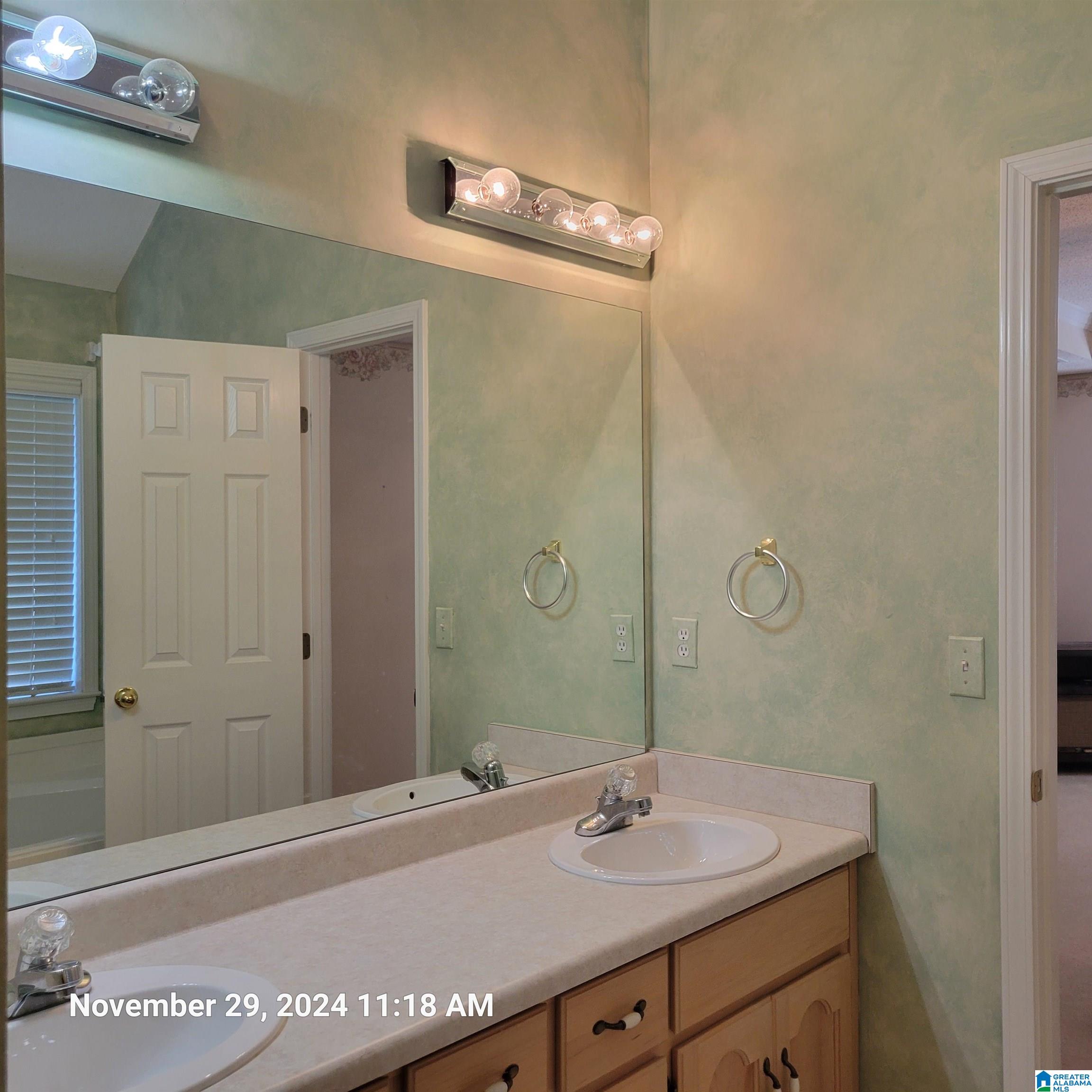 1520 TEA ROSE CIRCLE