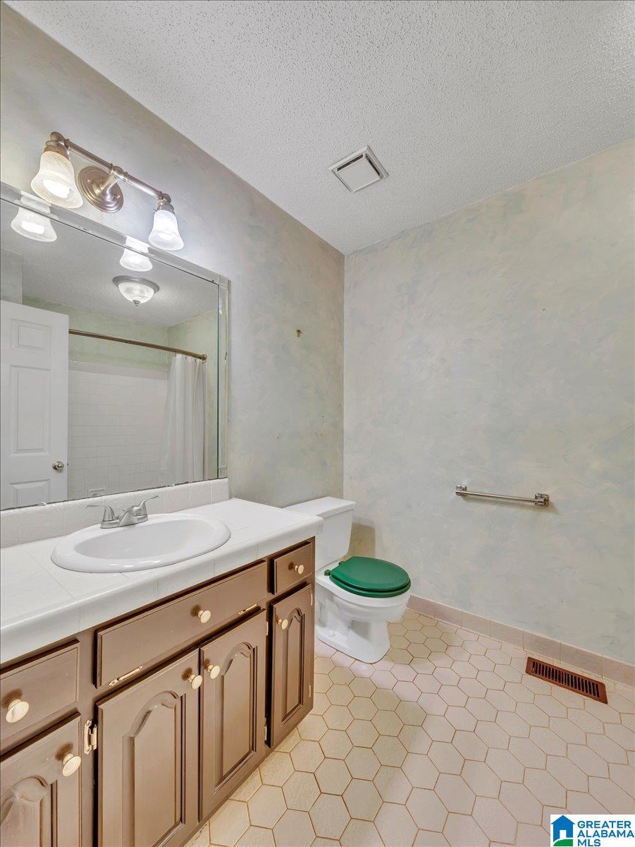 3340 THOMAS LANE