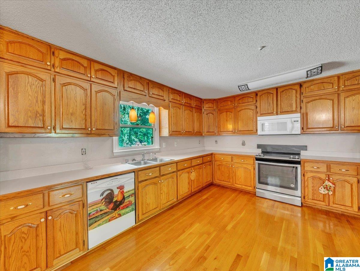 3340 THOMAS LANE