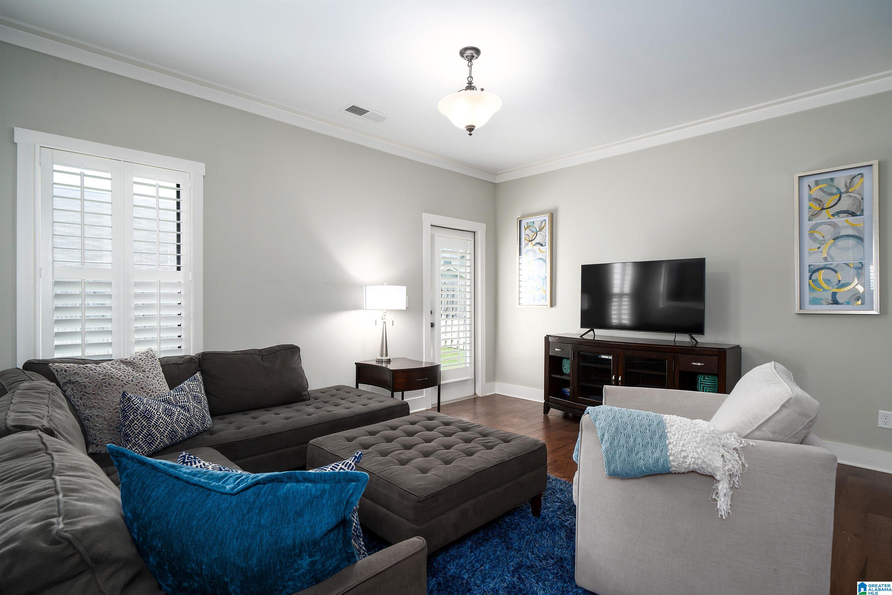 7027 KENSINGTON AVENUE