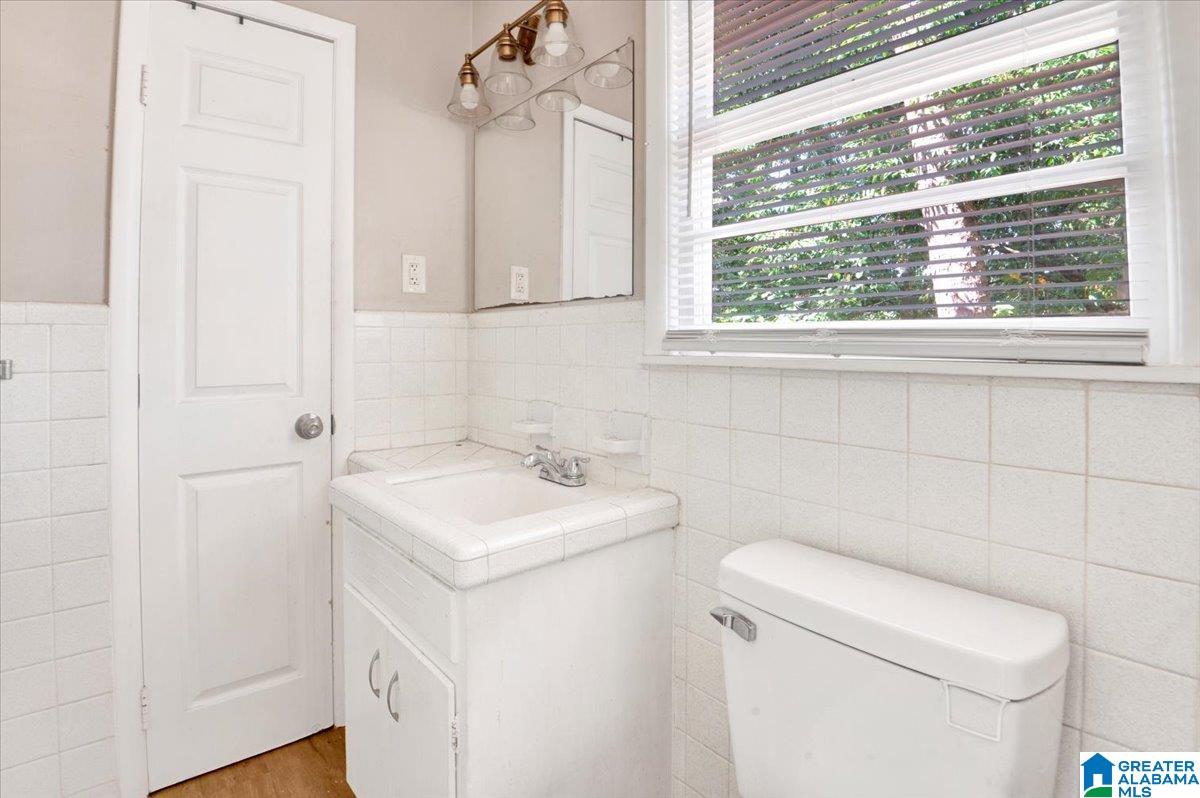 948 RIDGEWOOD CIRCLE