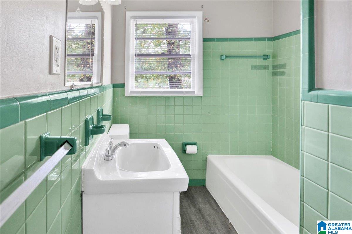 948 RIDGEWOOD CIRCLE