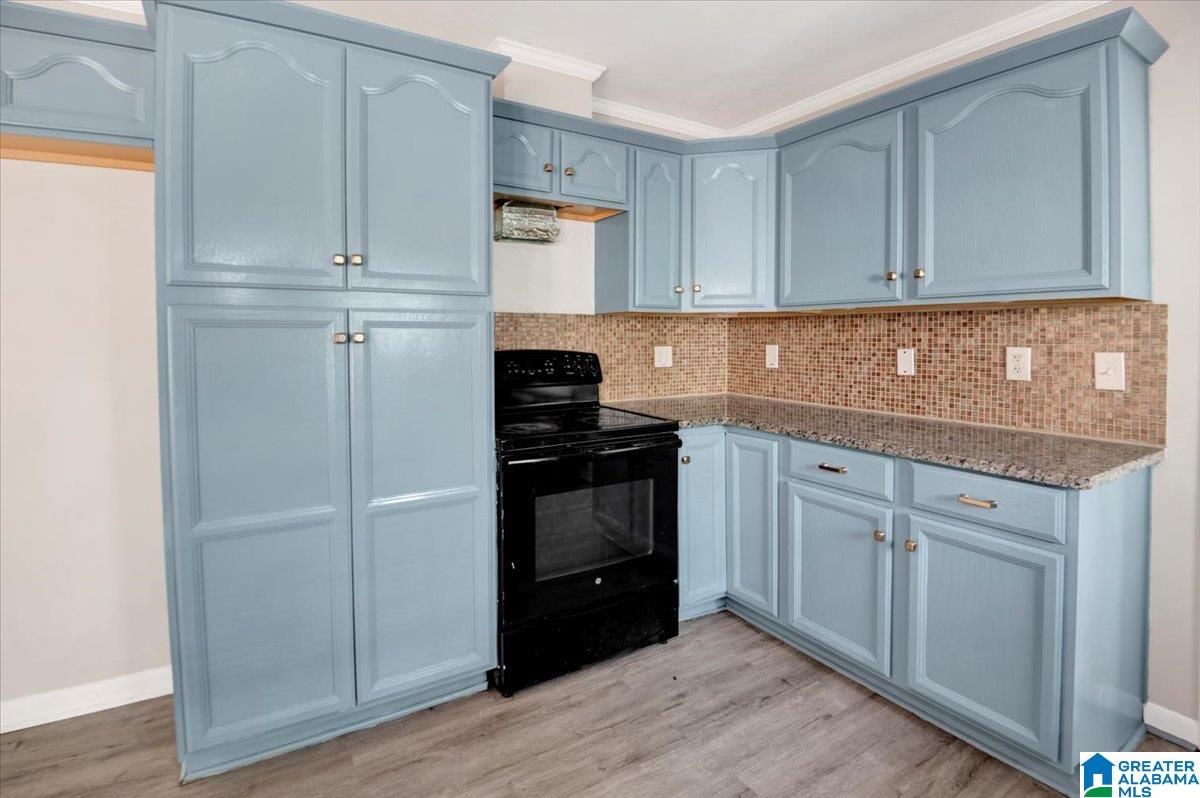 948 RIDGEWOOD CIRCLE