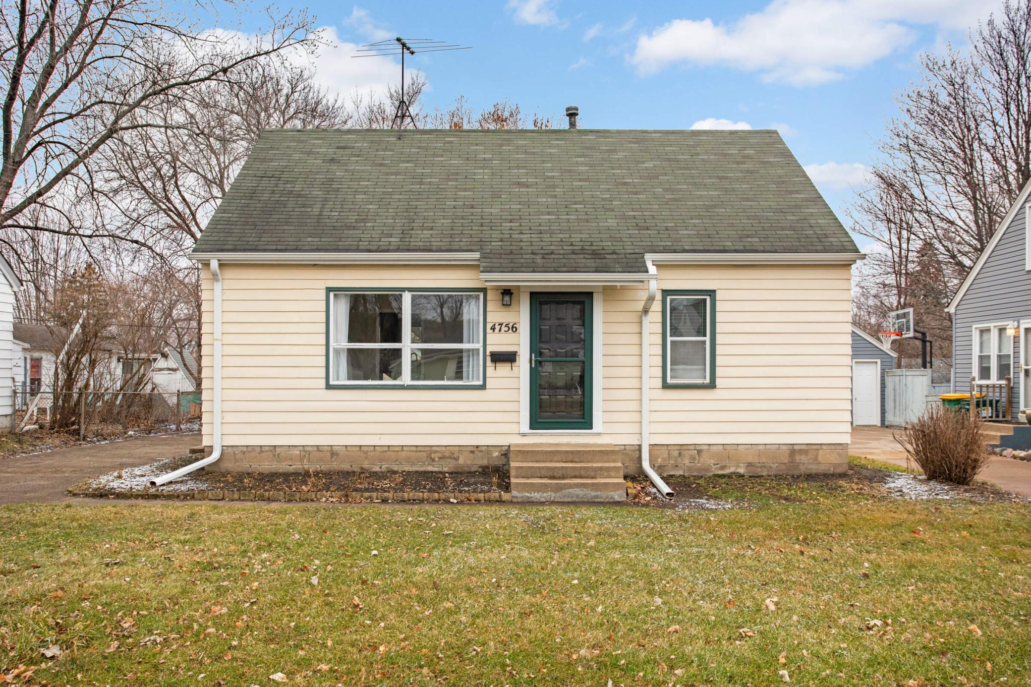 4756 Upland Crest NE