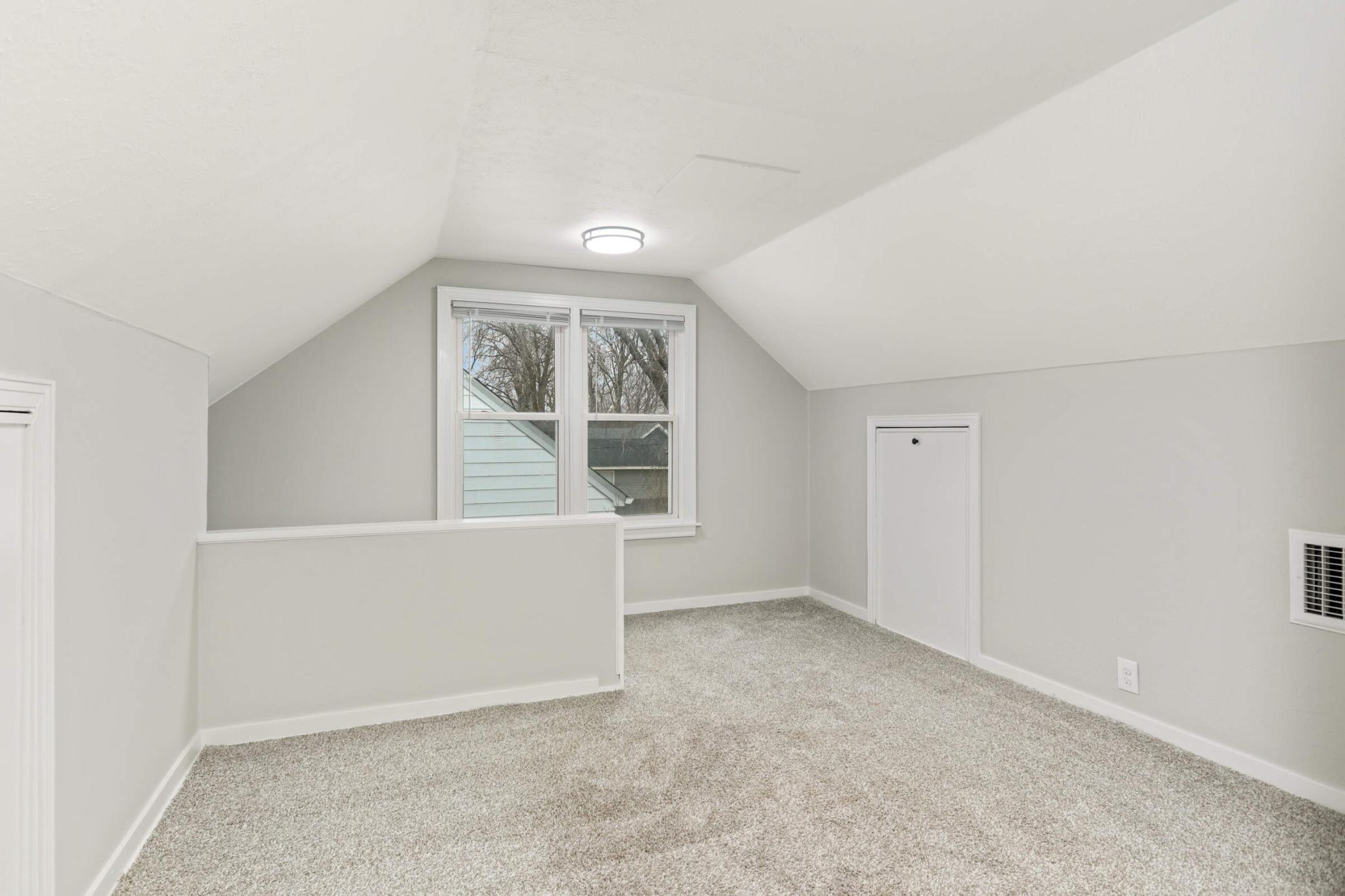 4756 Upland Crest NE