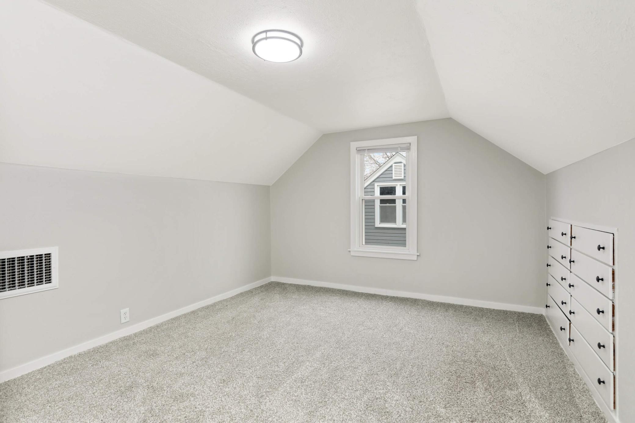 4756 Upland Crest NE