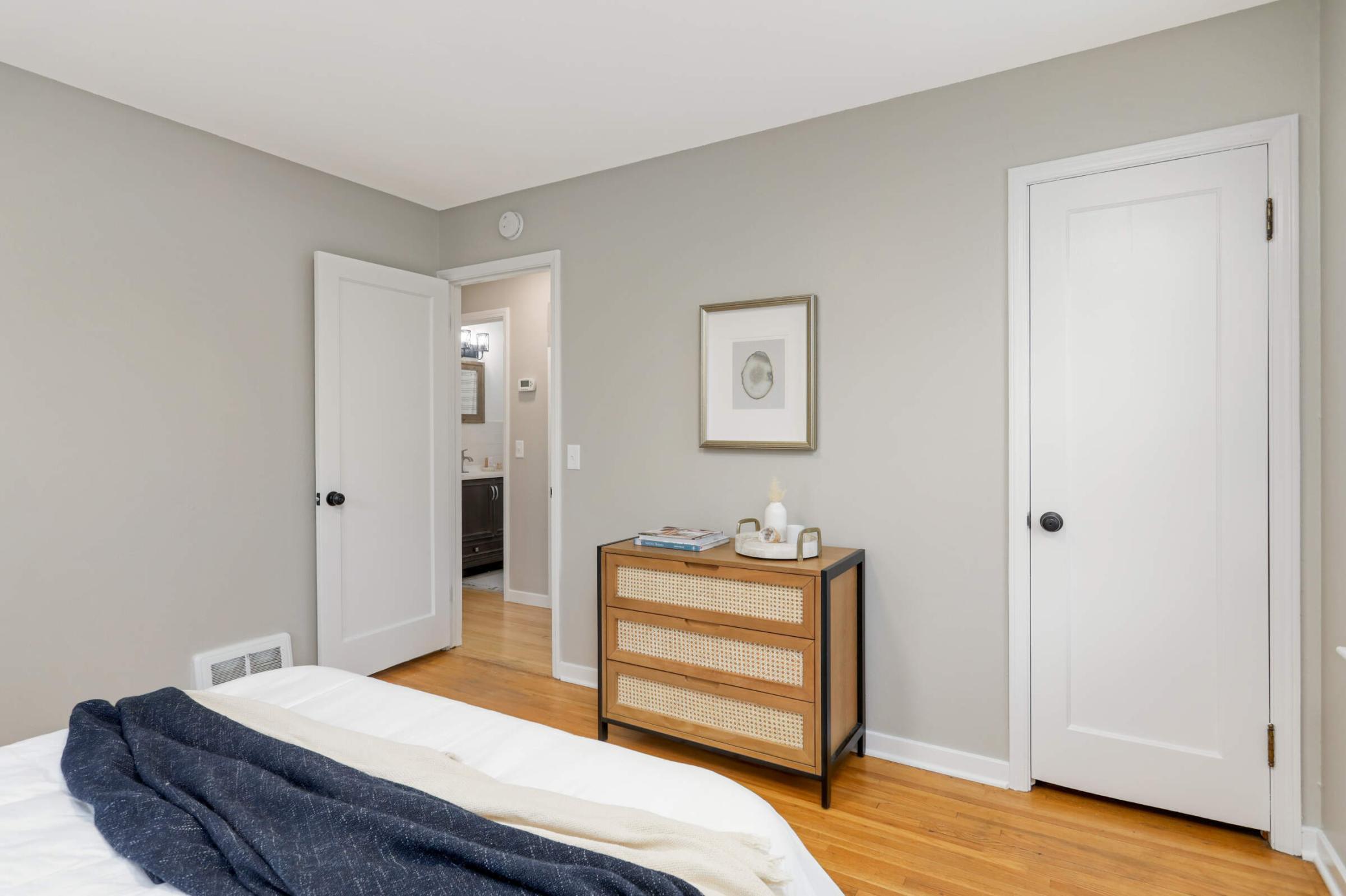 4756 Upland Crest NE