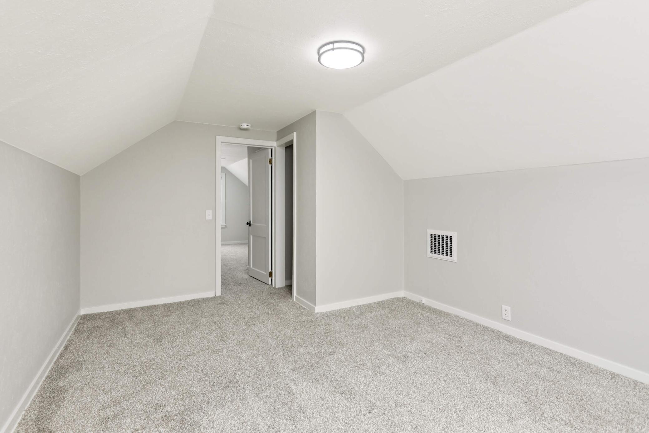 4756 Upland Crest NE