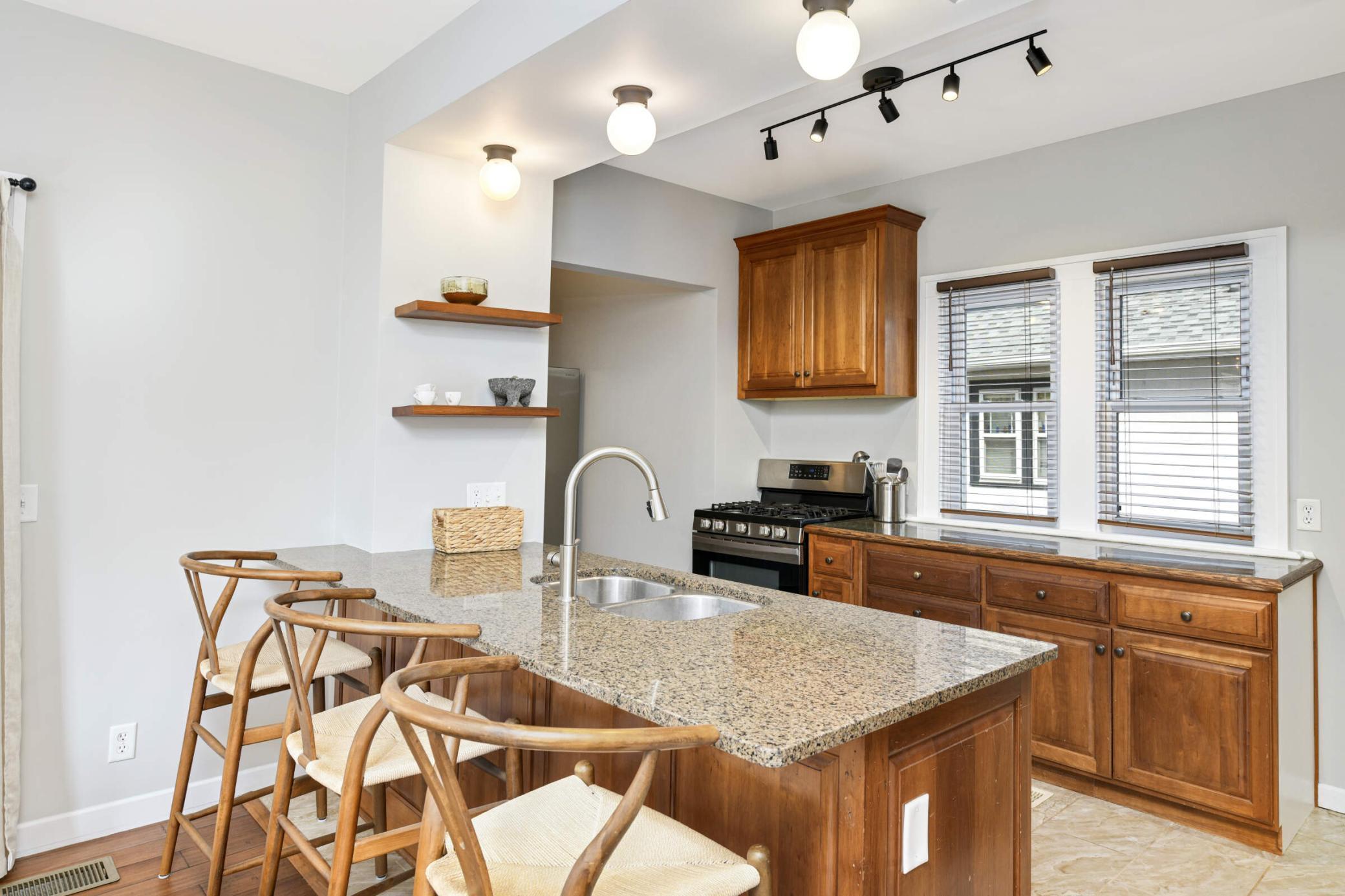 3215 Dupont Avenue N