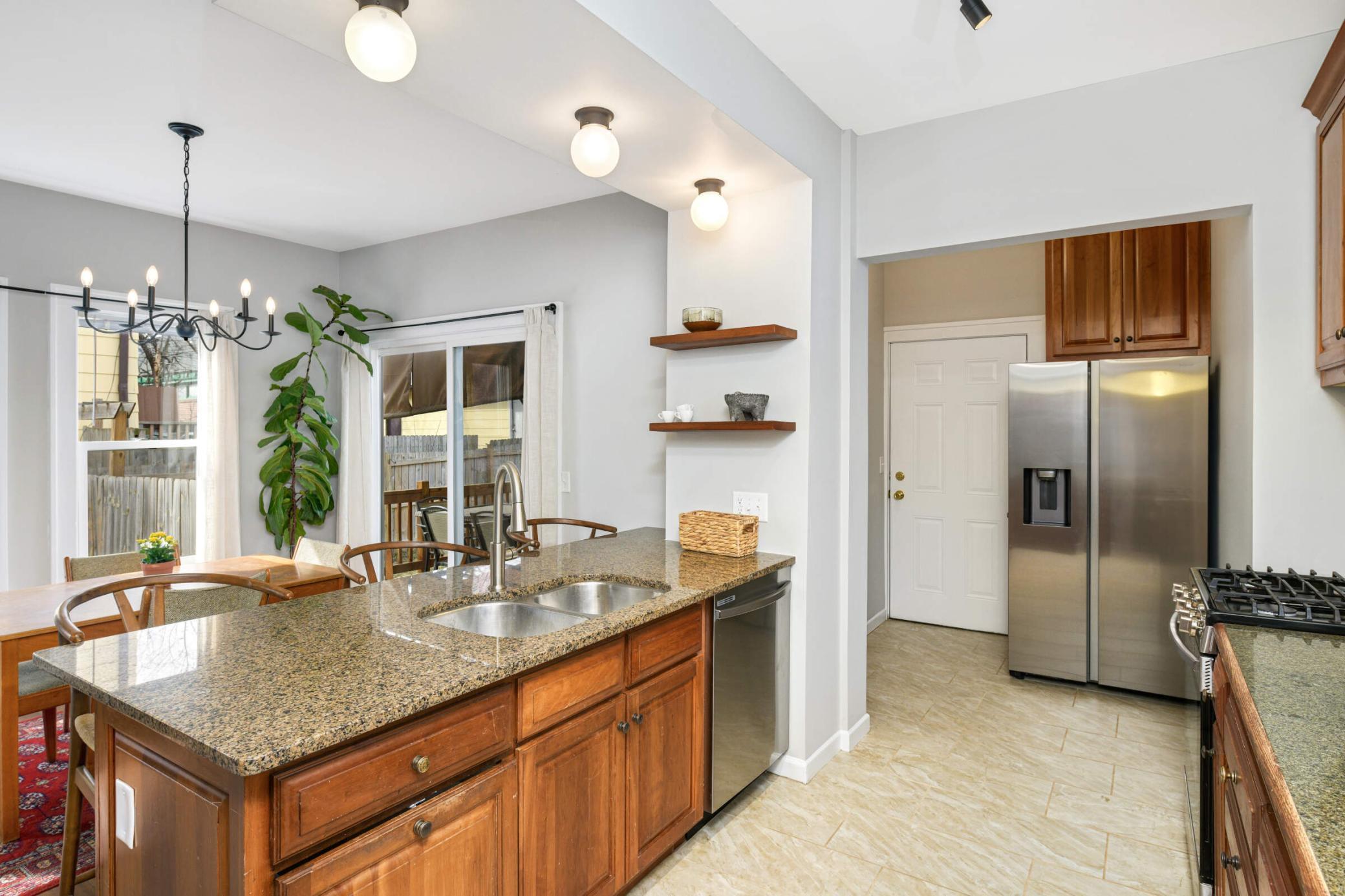 3215 Dupont Avenue N