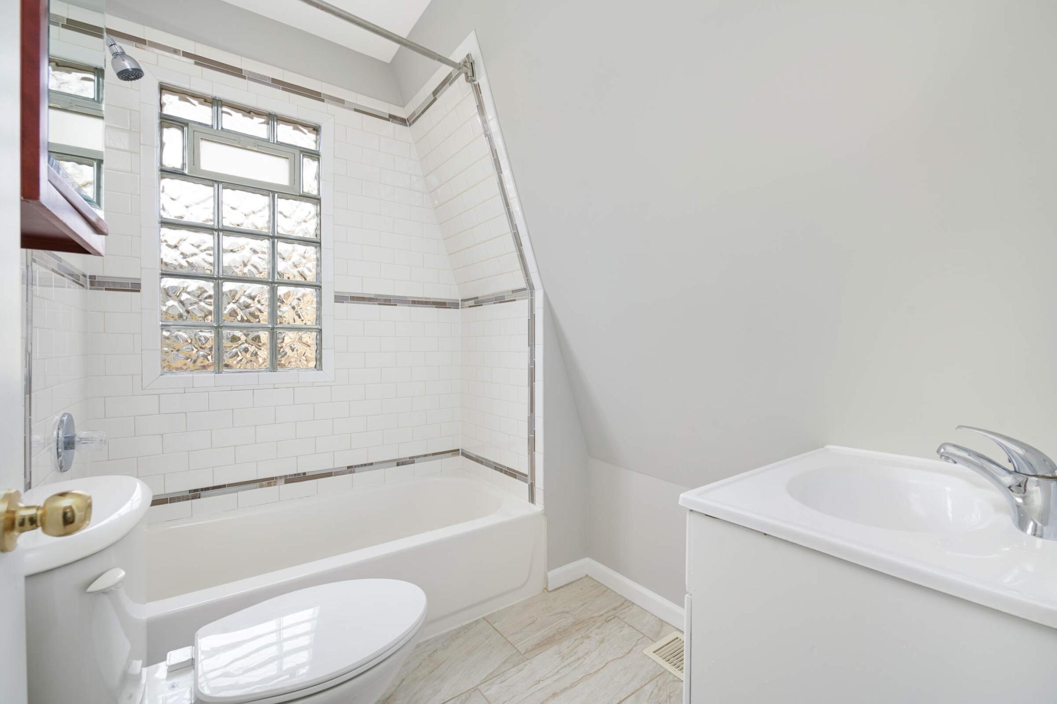 3215 Dupont Avenue N