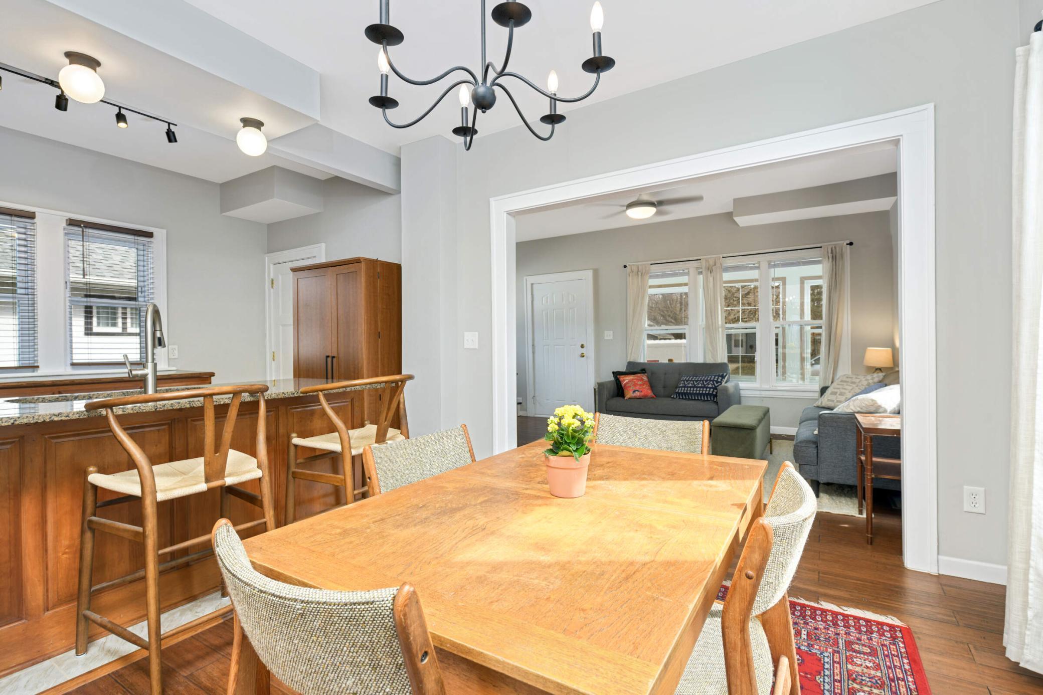 3215 Dupont Avenue N