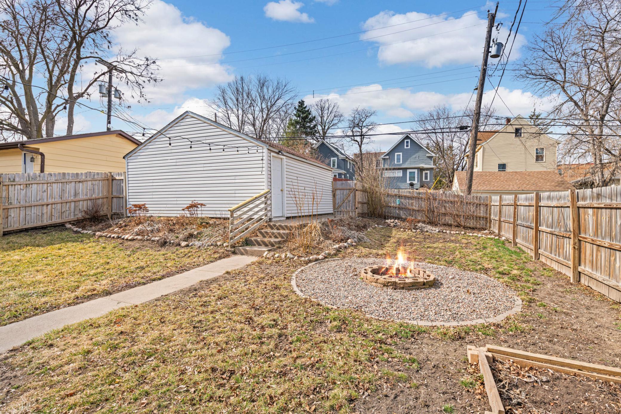 3215 Dupont Avenue N