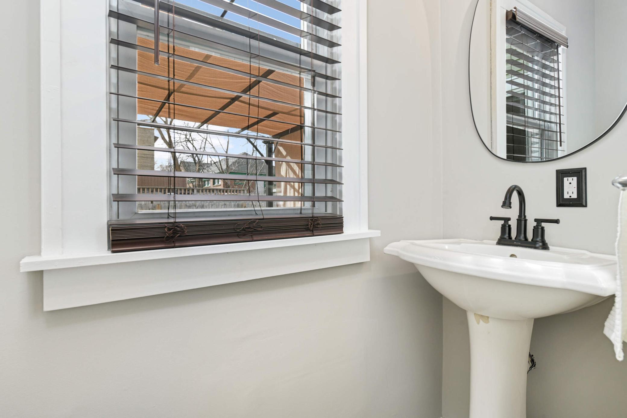 3215 Dupont Avenue N