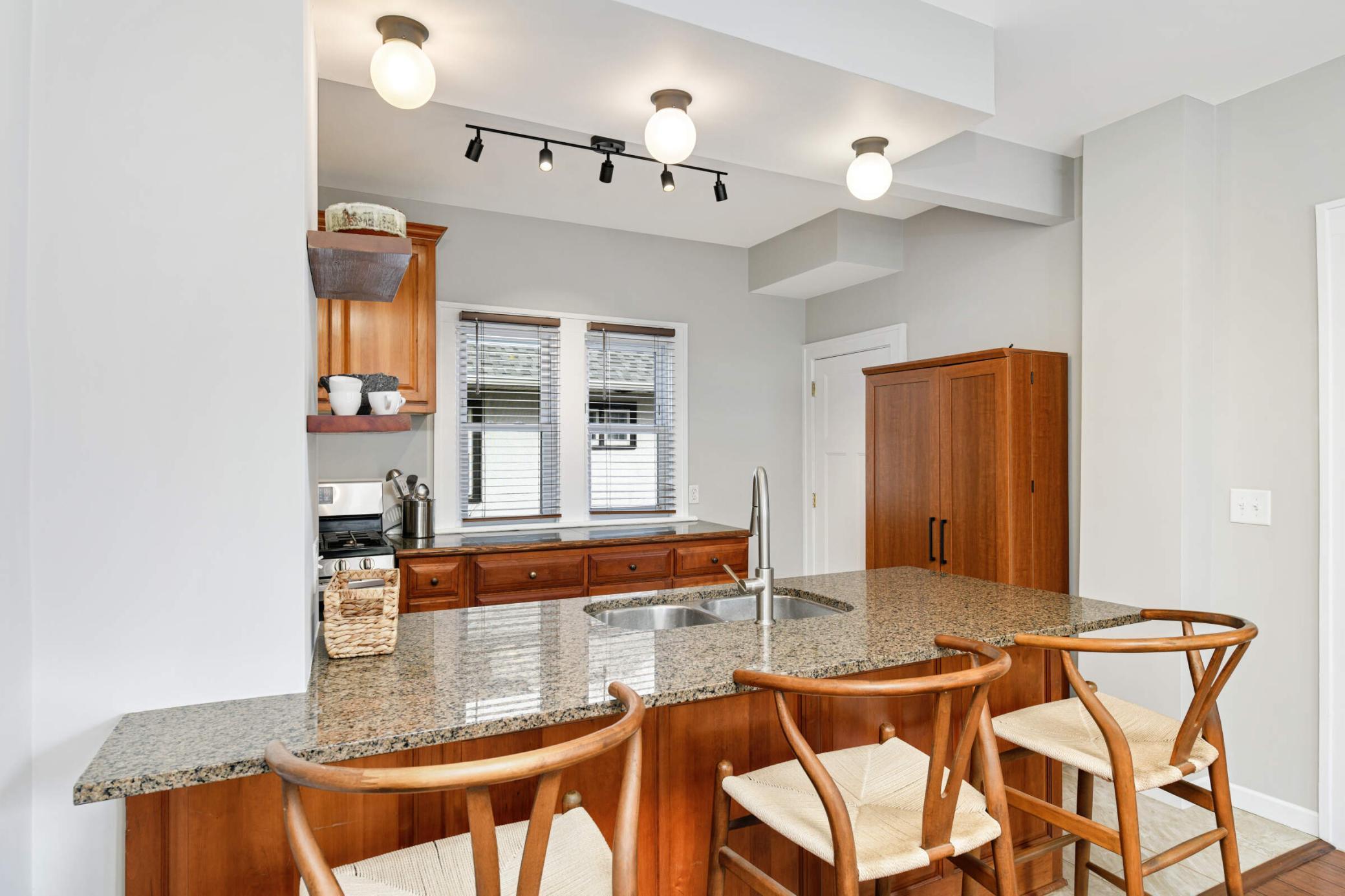 3215 Dupont Avenue N