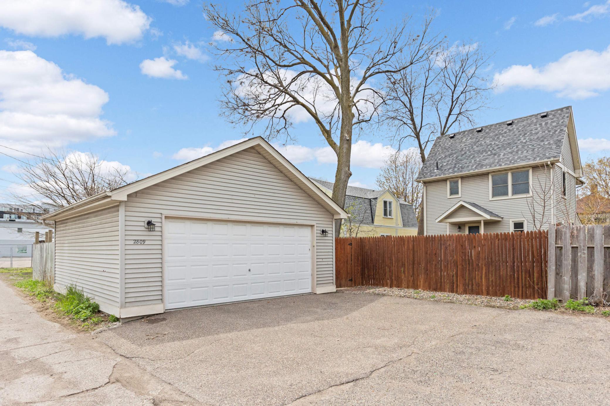 2809 Harriet Avenue