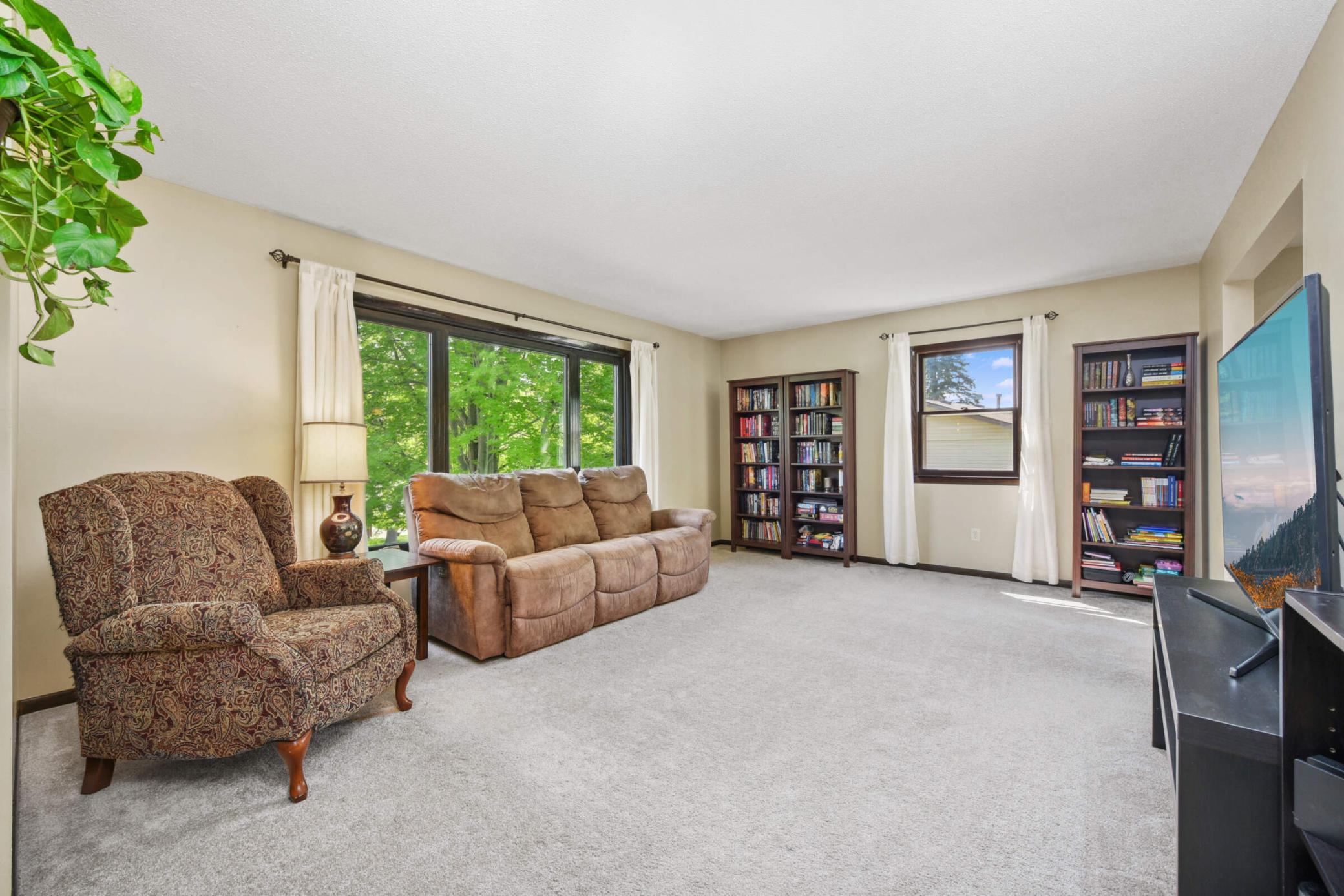 110102 Friendship Lane