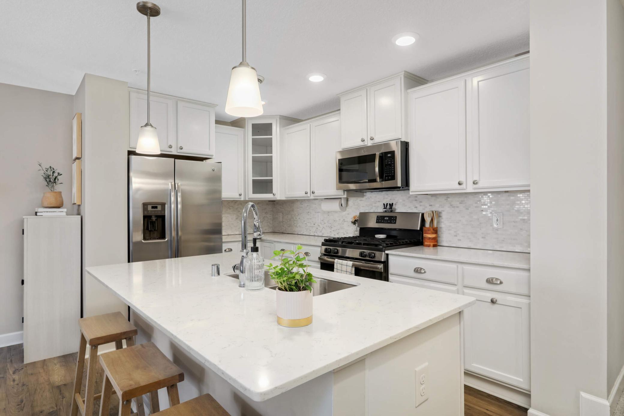 9909 5th Street Lane N