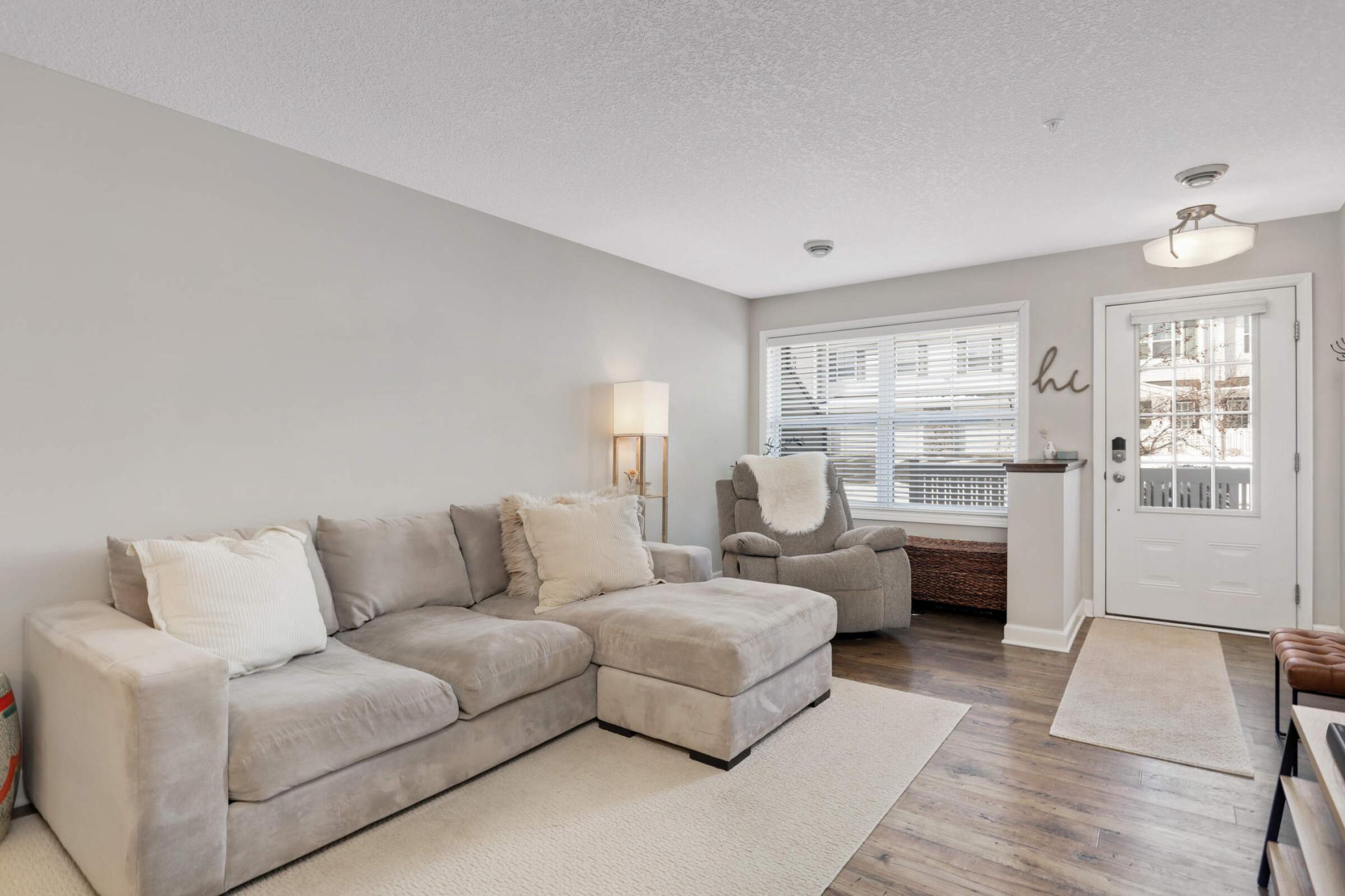 9909 5th Street Lane N