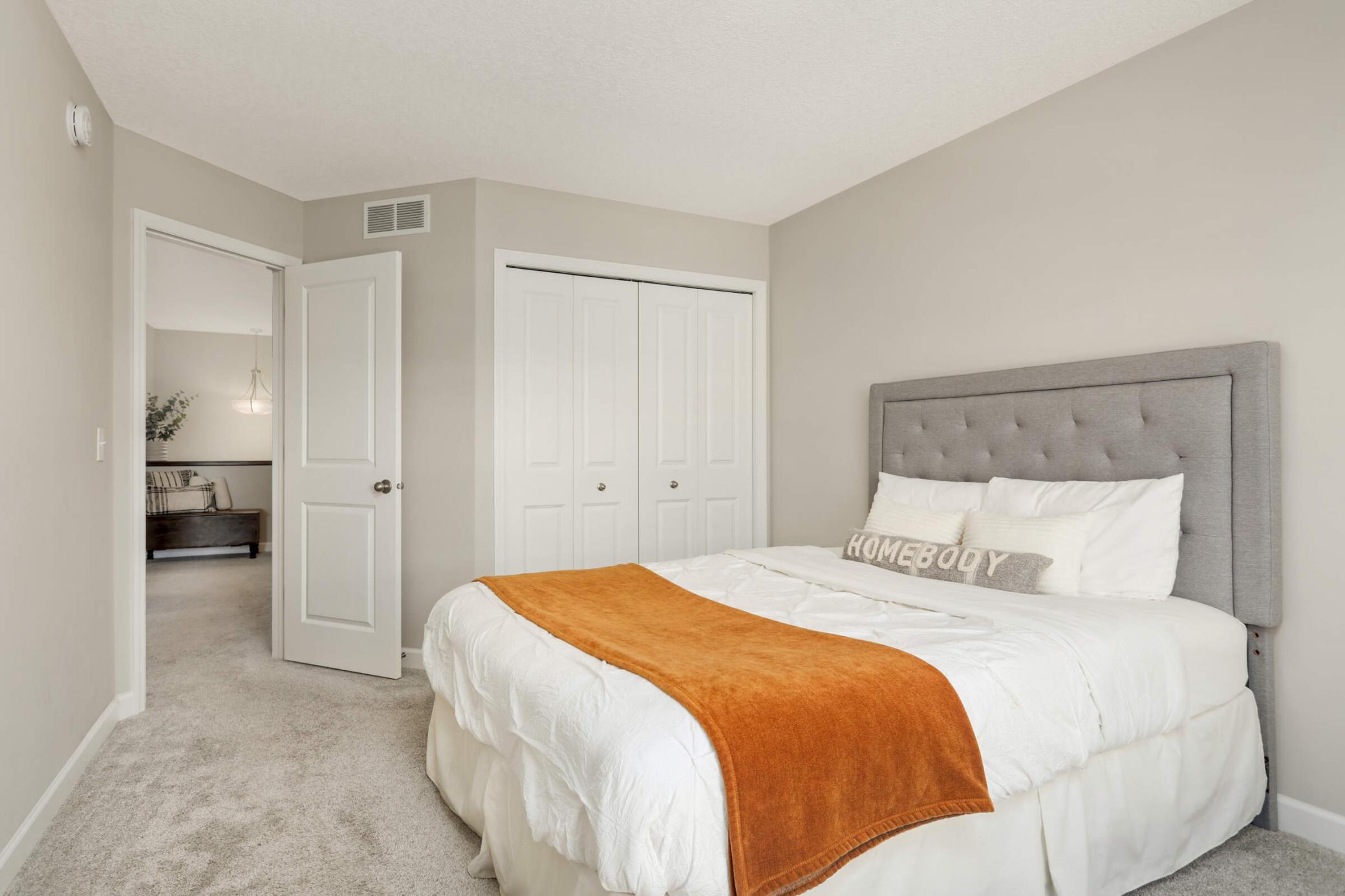 9909 5th Street Lane N