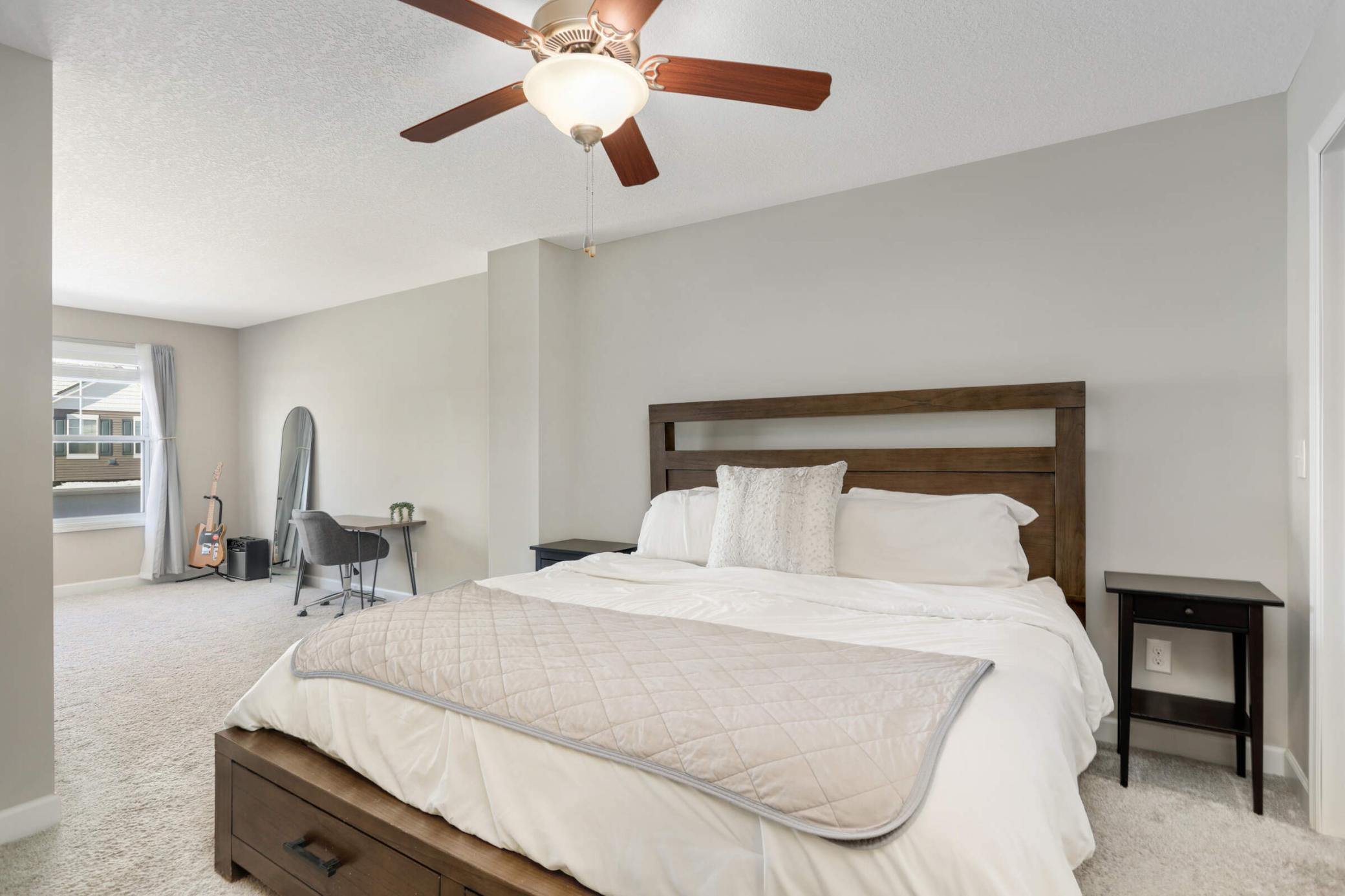 9909 5th Street Lane N