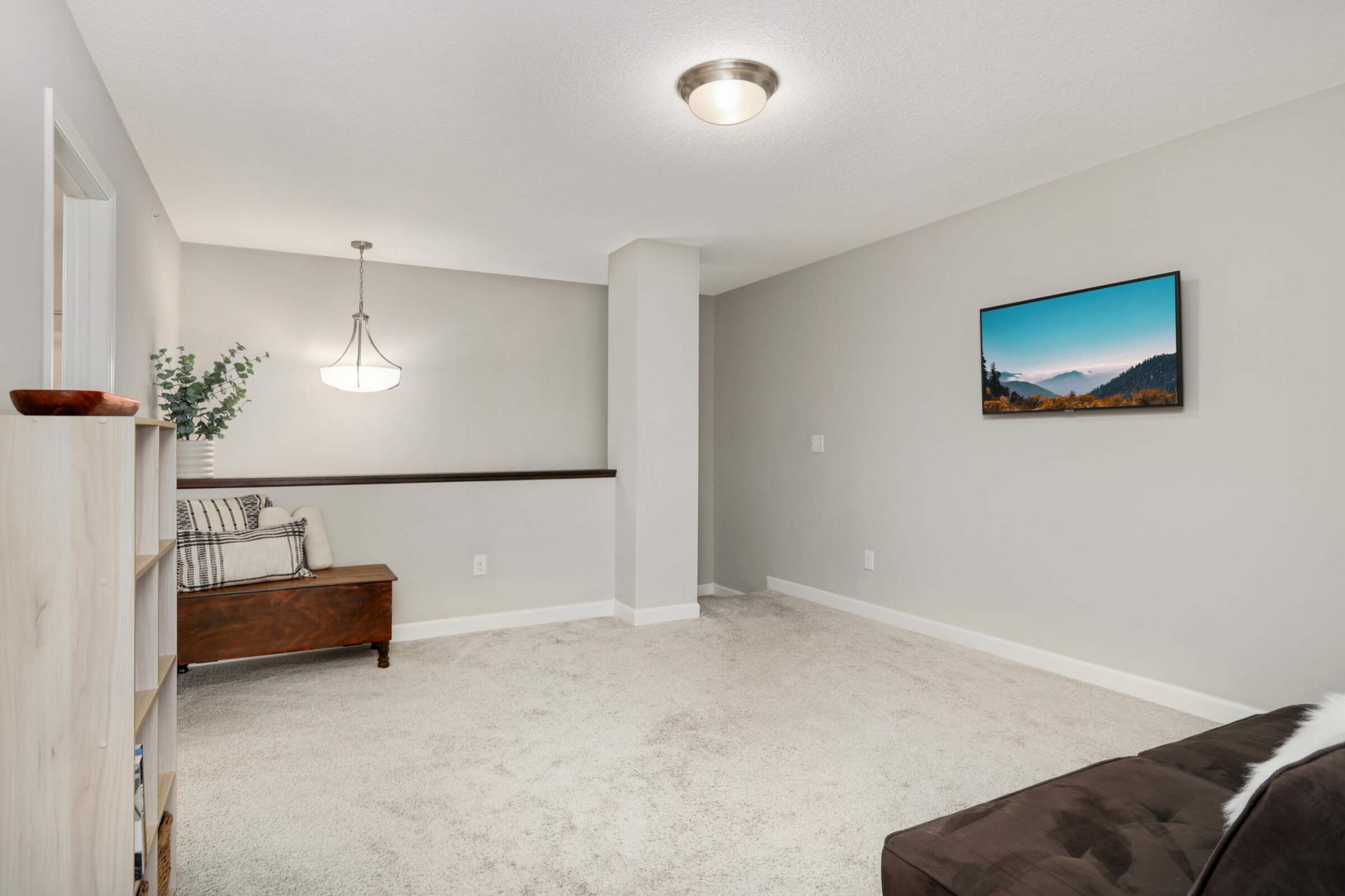 9909 5th Street Lane N