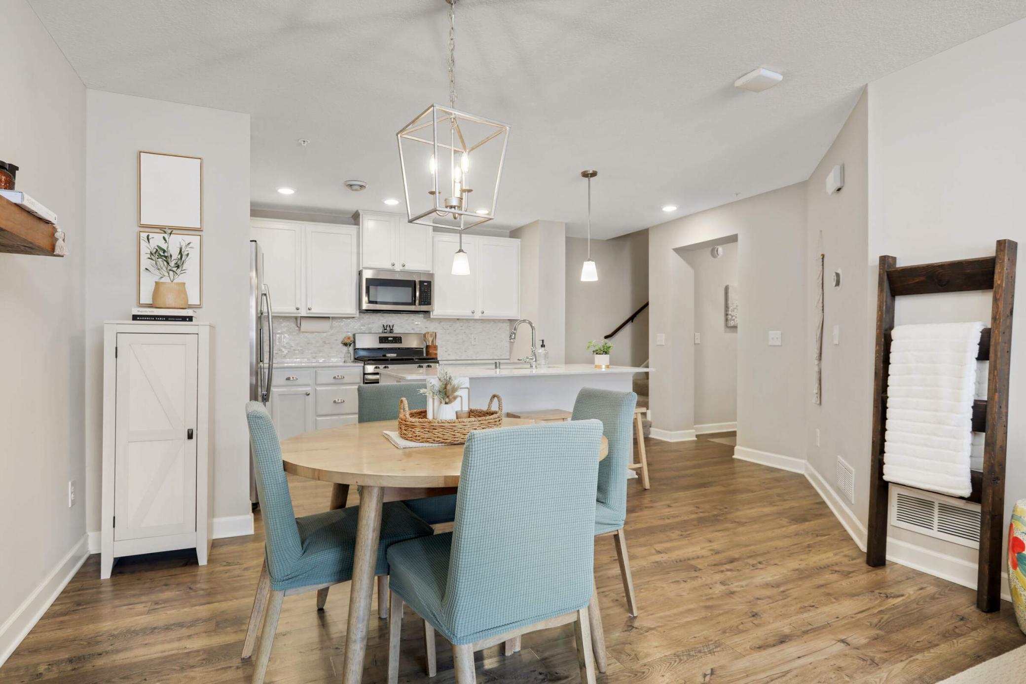 9909 5th Street Lane N