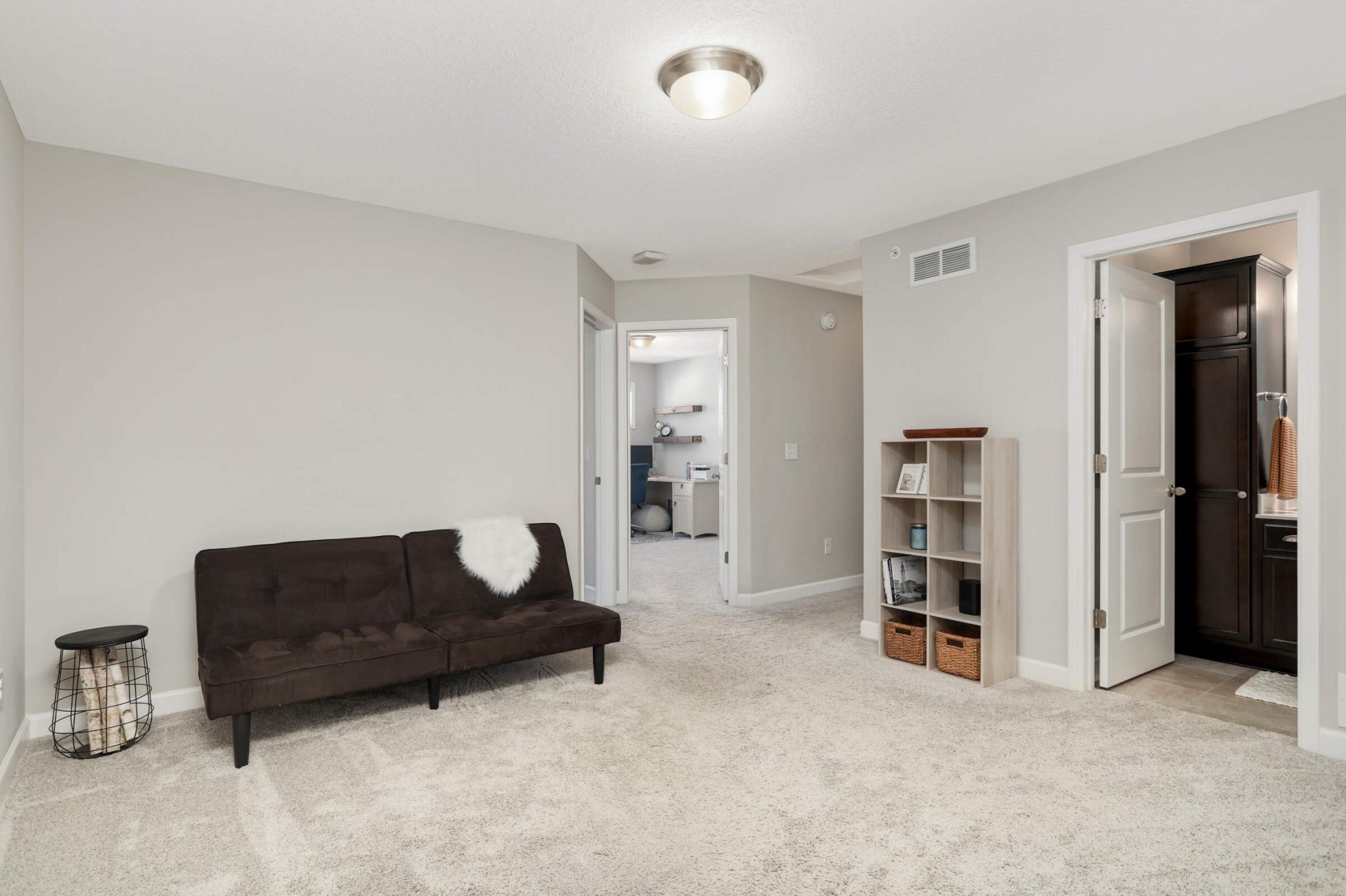 9909 5th Street Lane N