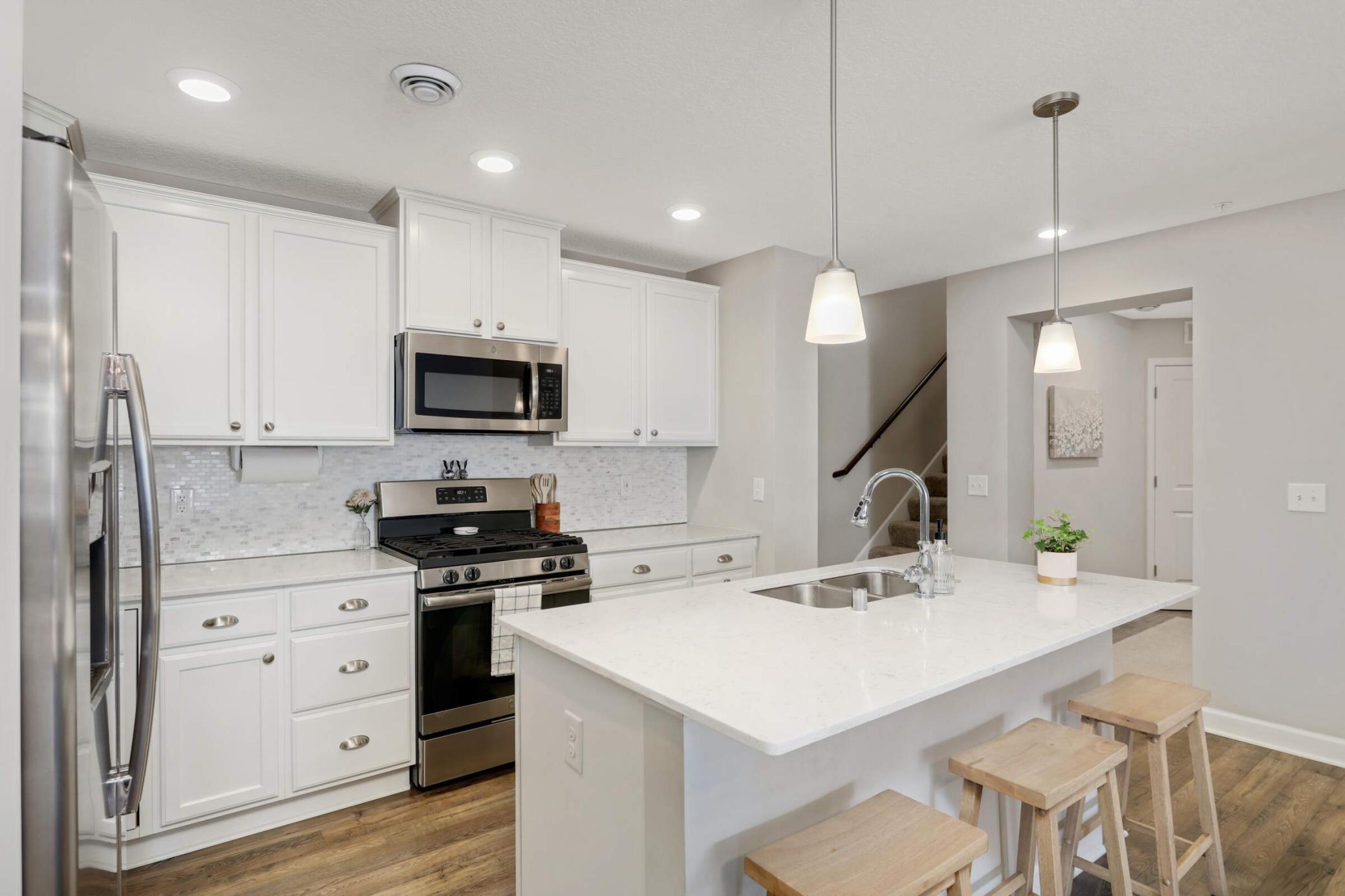 9909 5th Street Lane N