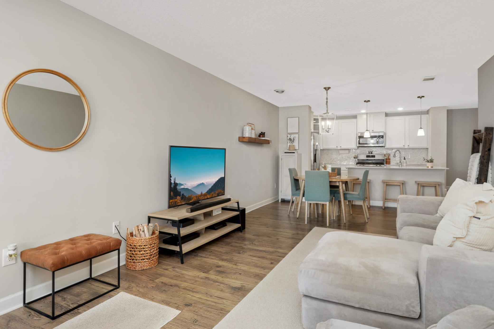 9909 5th Street Lane N