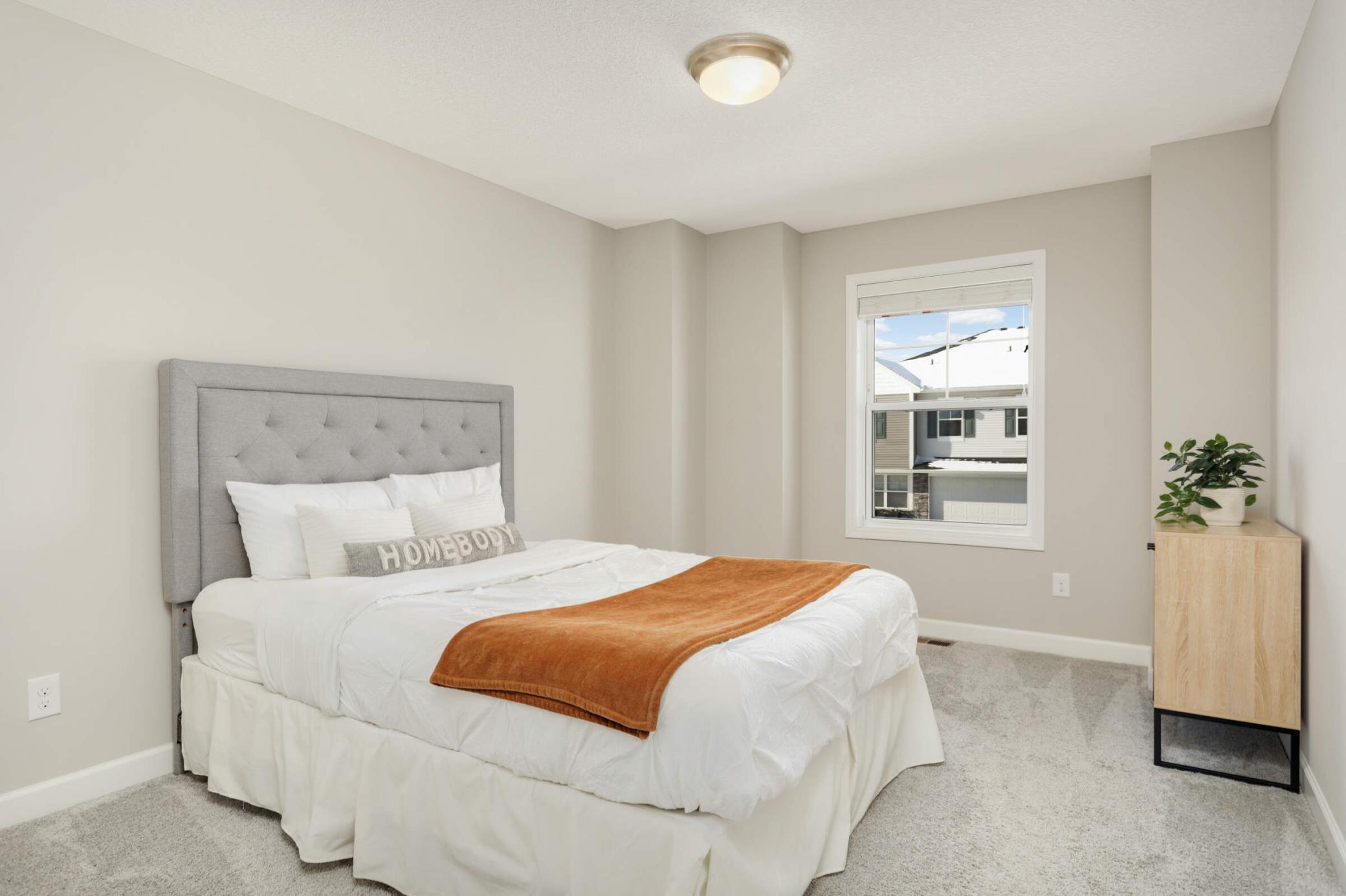 9909 5th Street Lane N