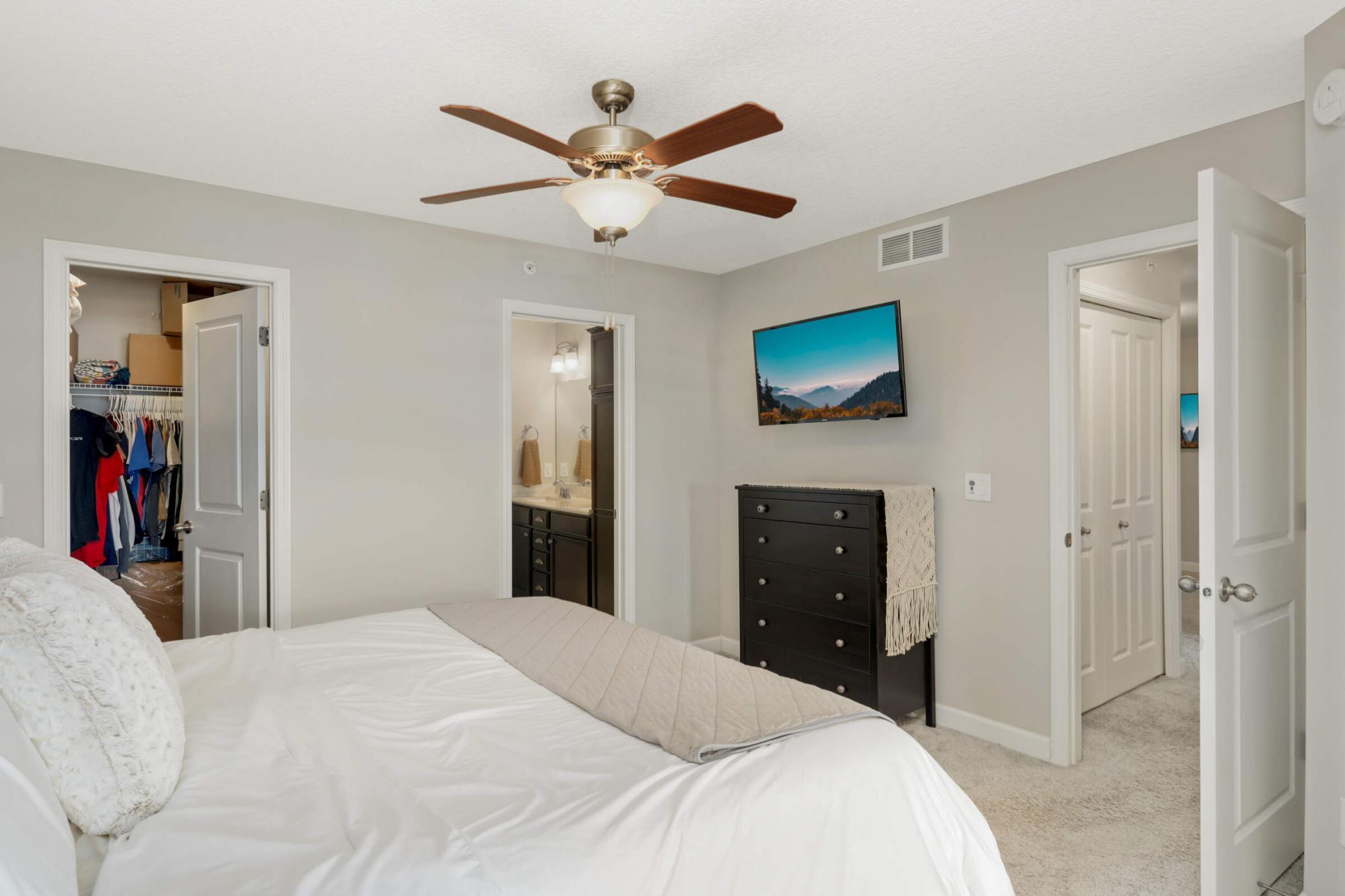 9909 5th Street Lane N