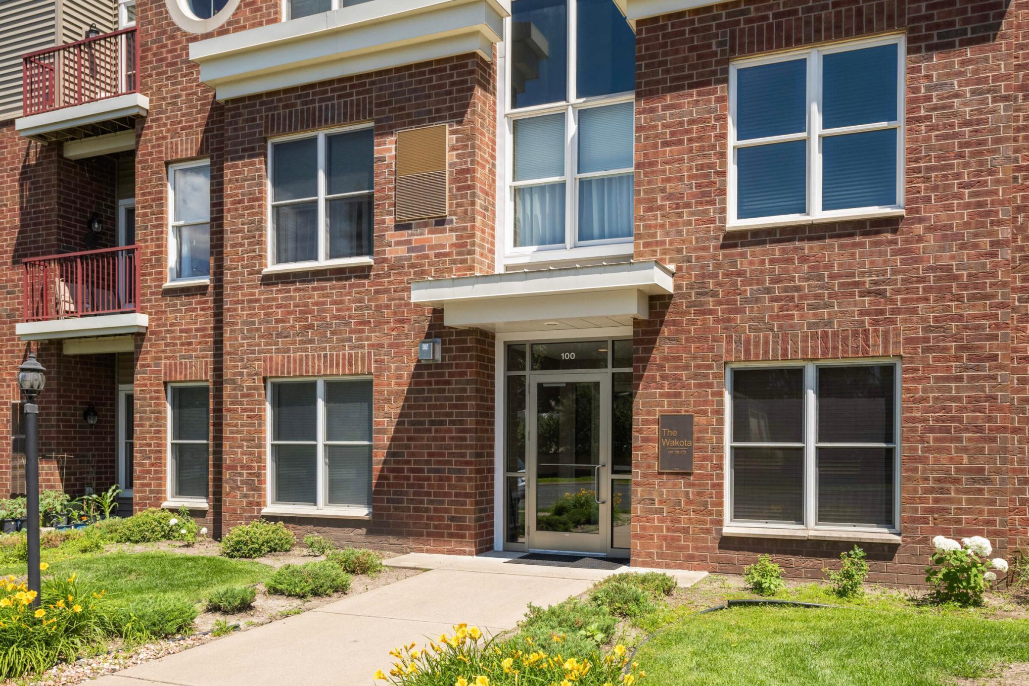 100 4th Avenue N Unit: 112