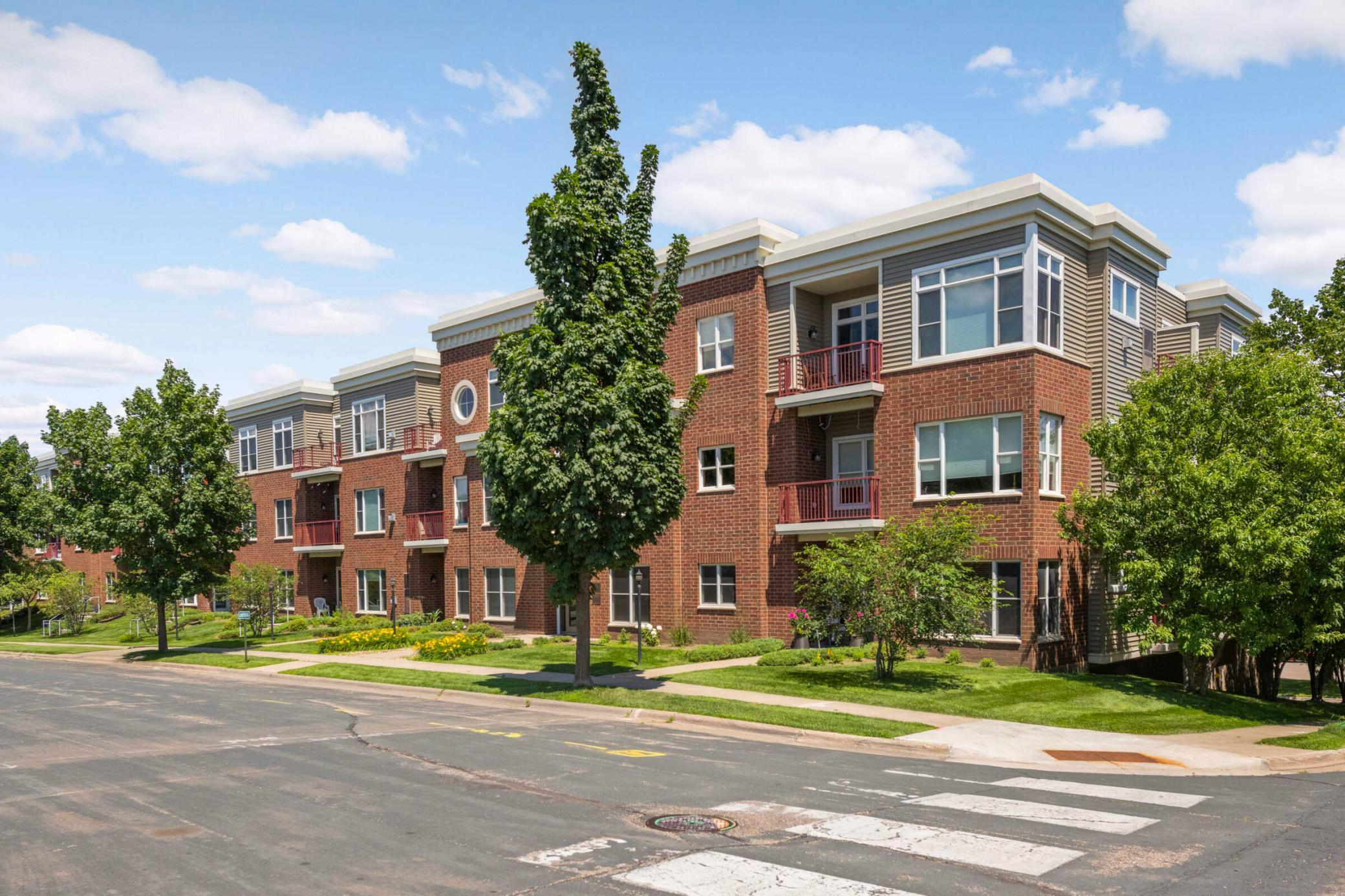 100 4th Avenue N Unit: 112