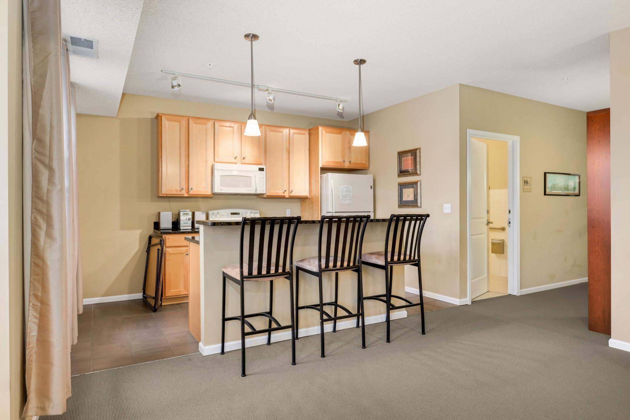 100 4th Avenue N Unit: 112