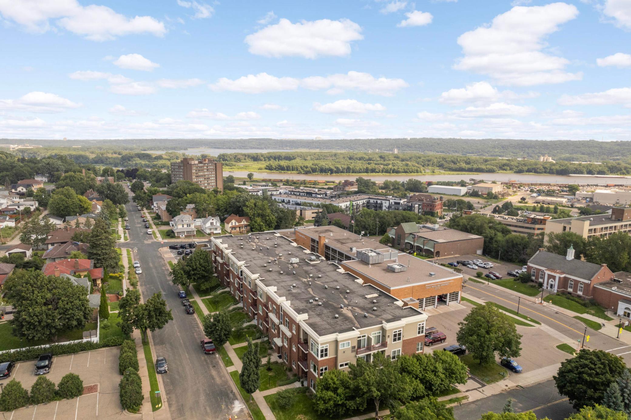 100 4th Avenue N Unit: 112