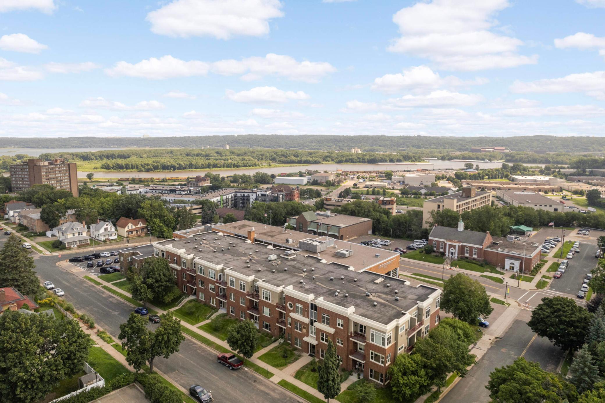 100 4th Avenue N Unit: 112