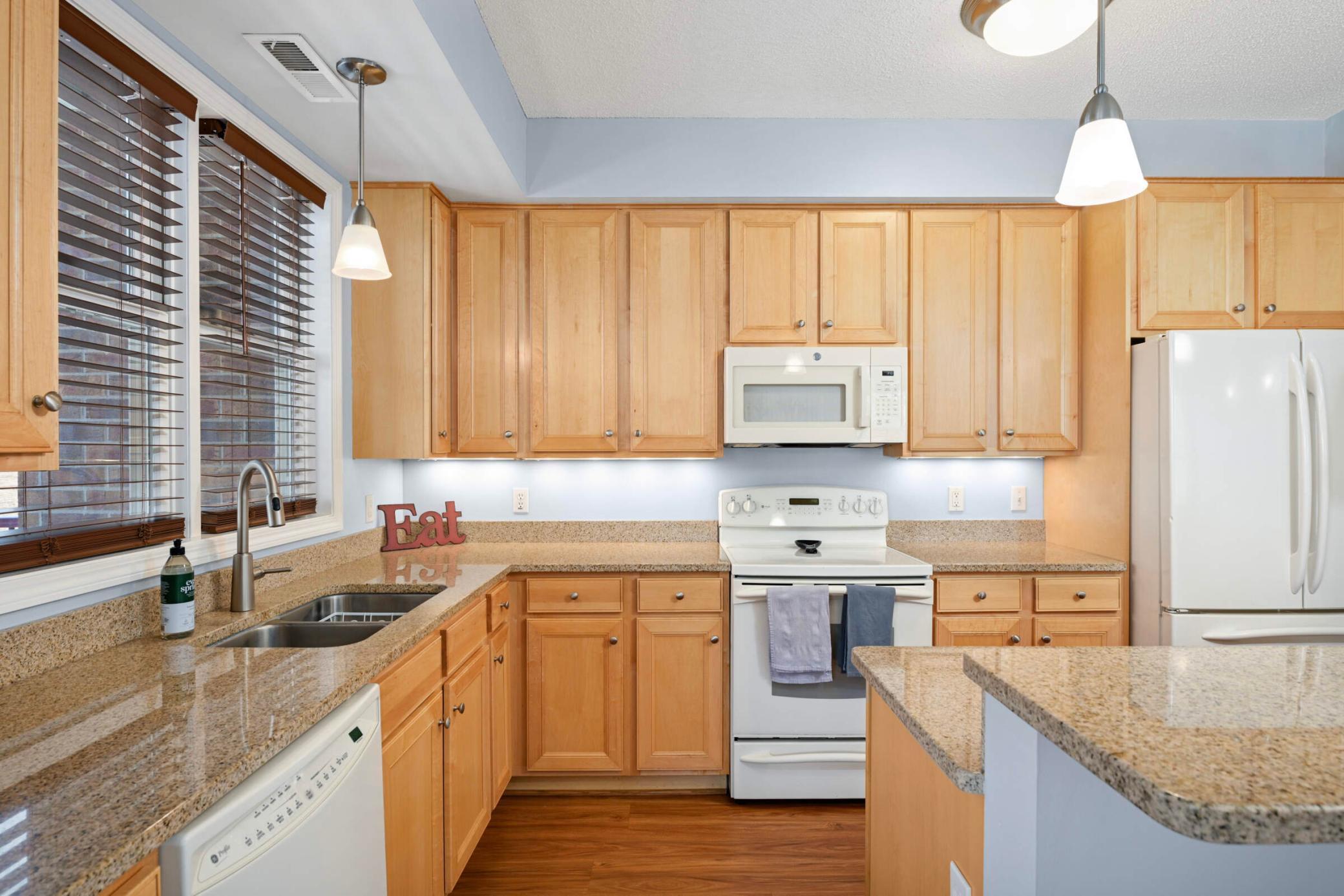 100 4th Avenue N Unit: 112