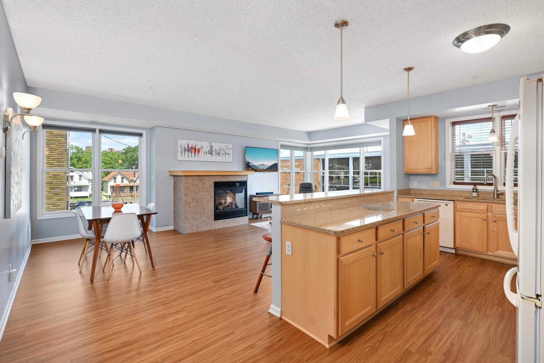 100 4th Avenue N Unit: 112