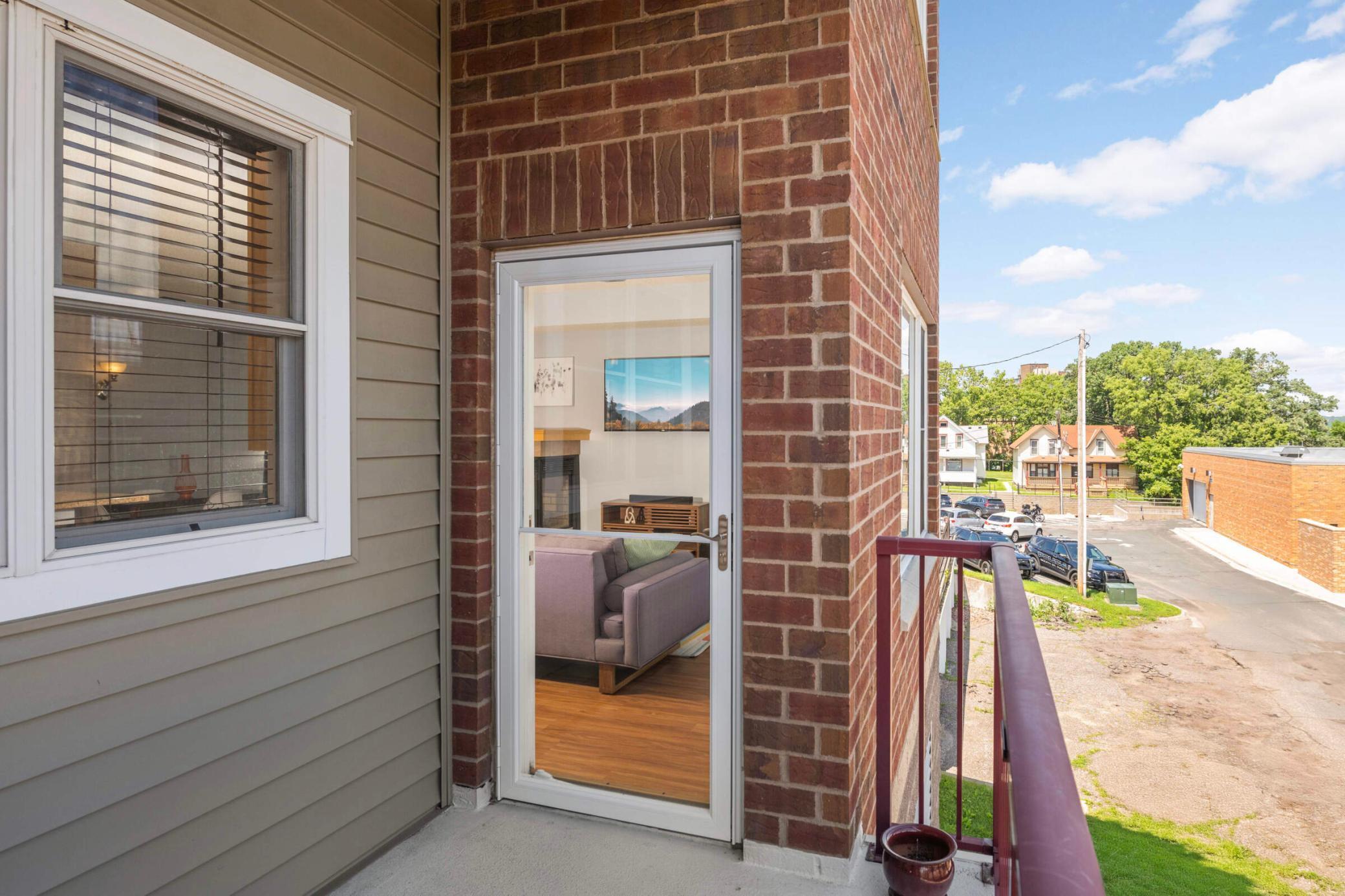 100 4th Avenue N Unit: 112